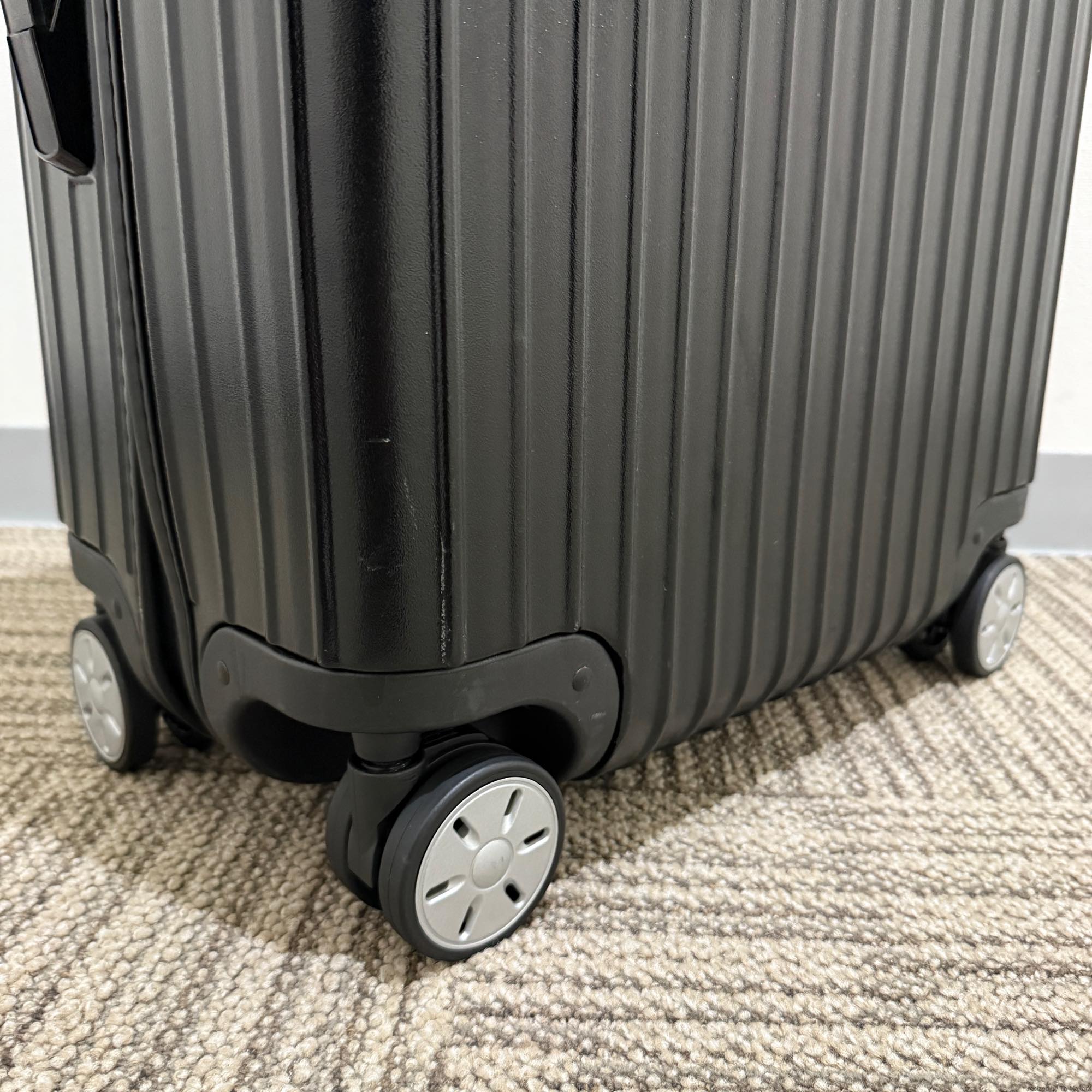 リモワ　サルサ　中古美品　871.63-3　63リットル　4輪