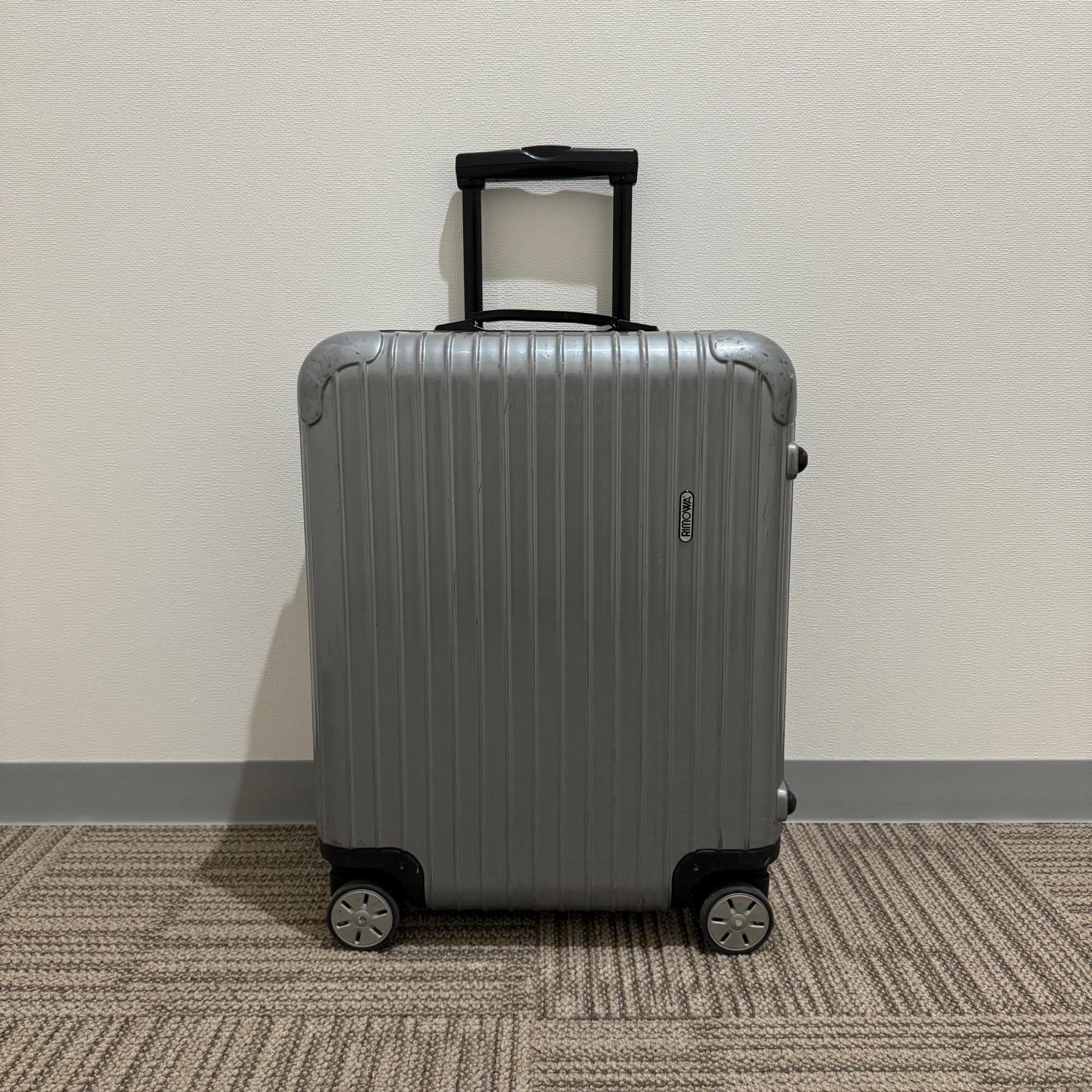 リモワ　サルサ　876.56-3　48リットル　中古商品　4輪
