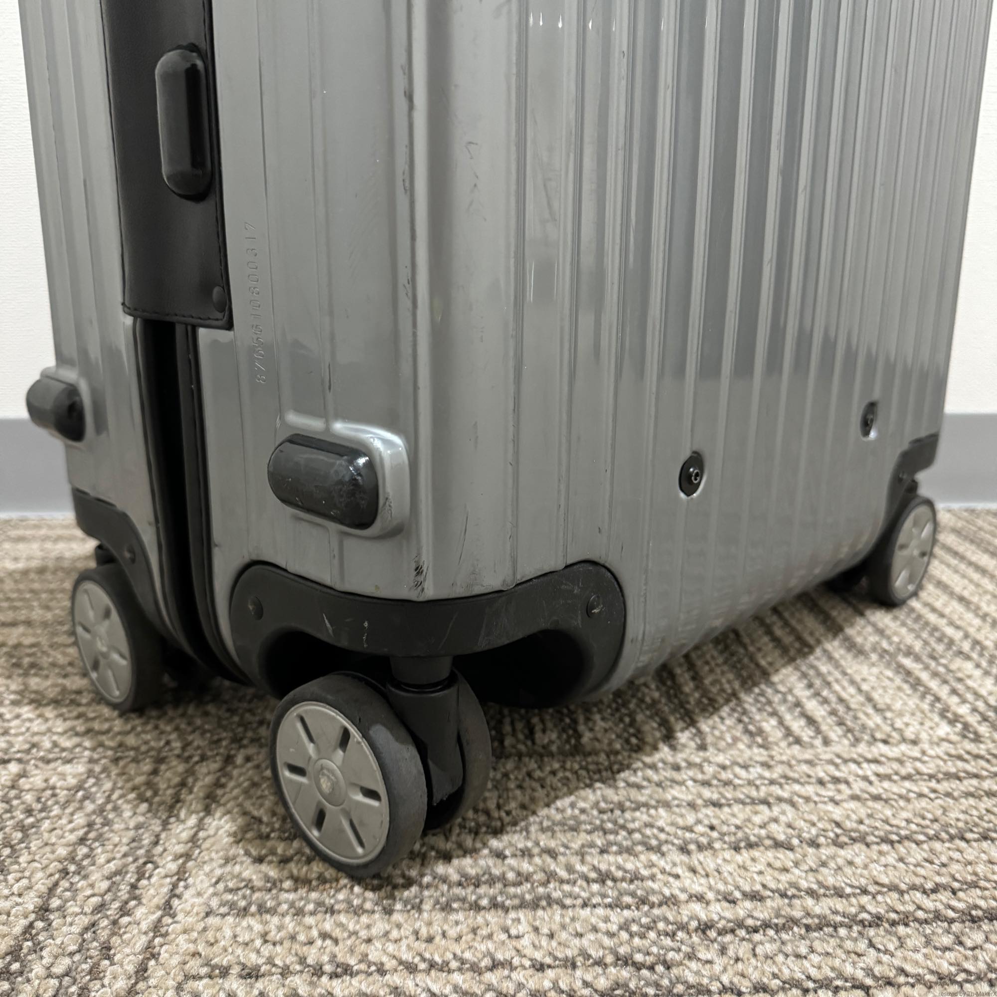リモワ　サルサ　876.56-3　48リットル　中古商品　4輪