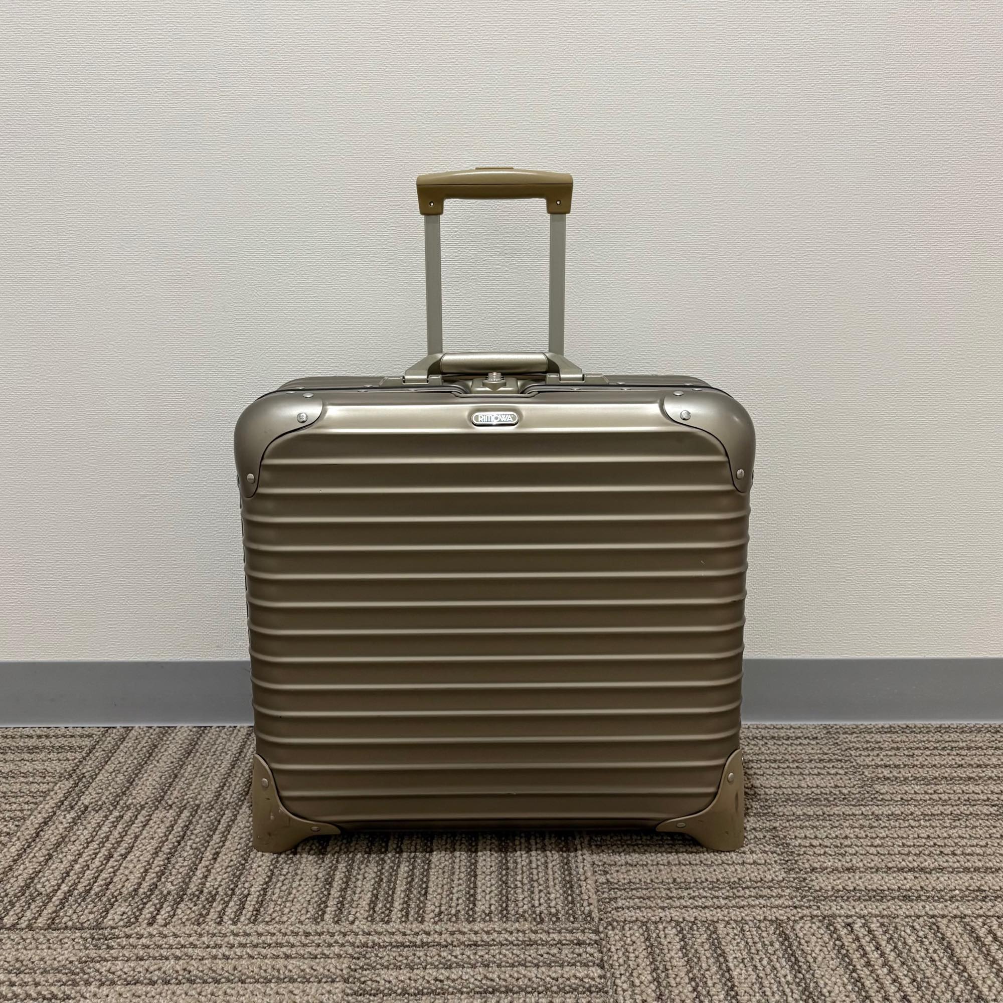 リモワ　トパーズ チタニウム　920.40.03.2-3　中古美品　28リットル　2輪