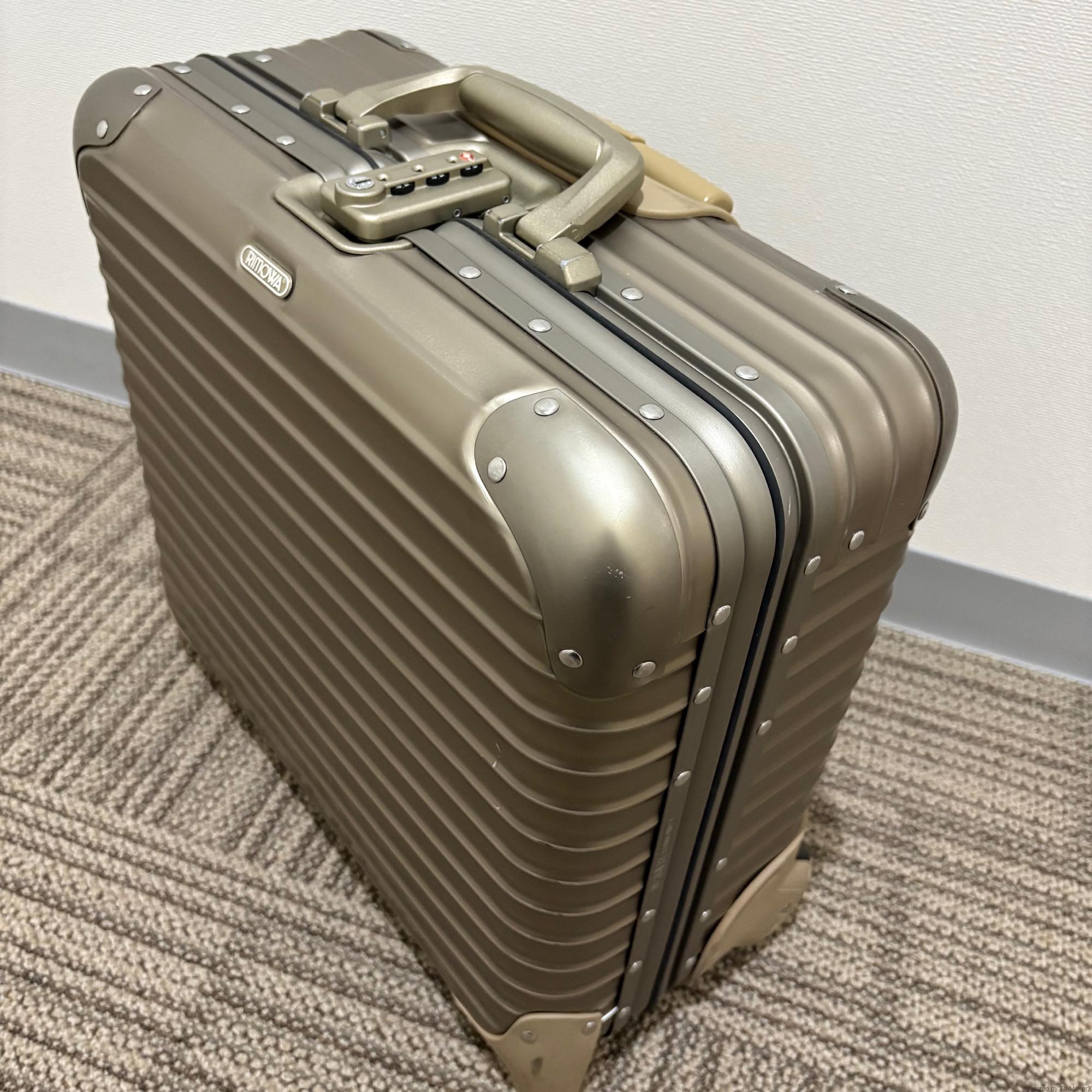 リモワ　トパーズ チタニウム　920.40.03.2-3　中古美品　28リットル　2輪