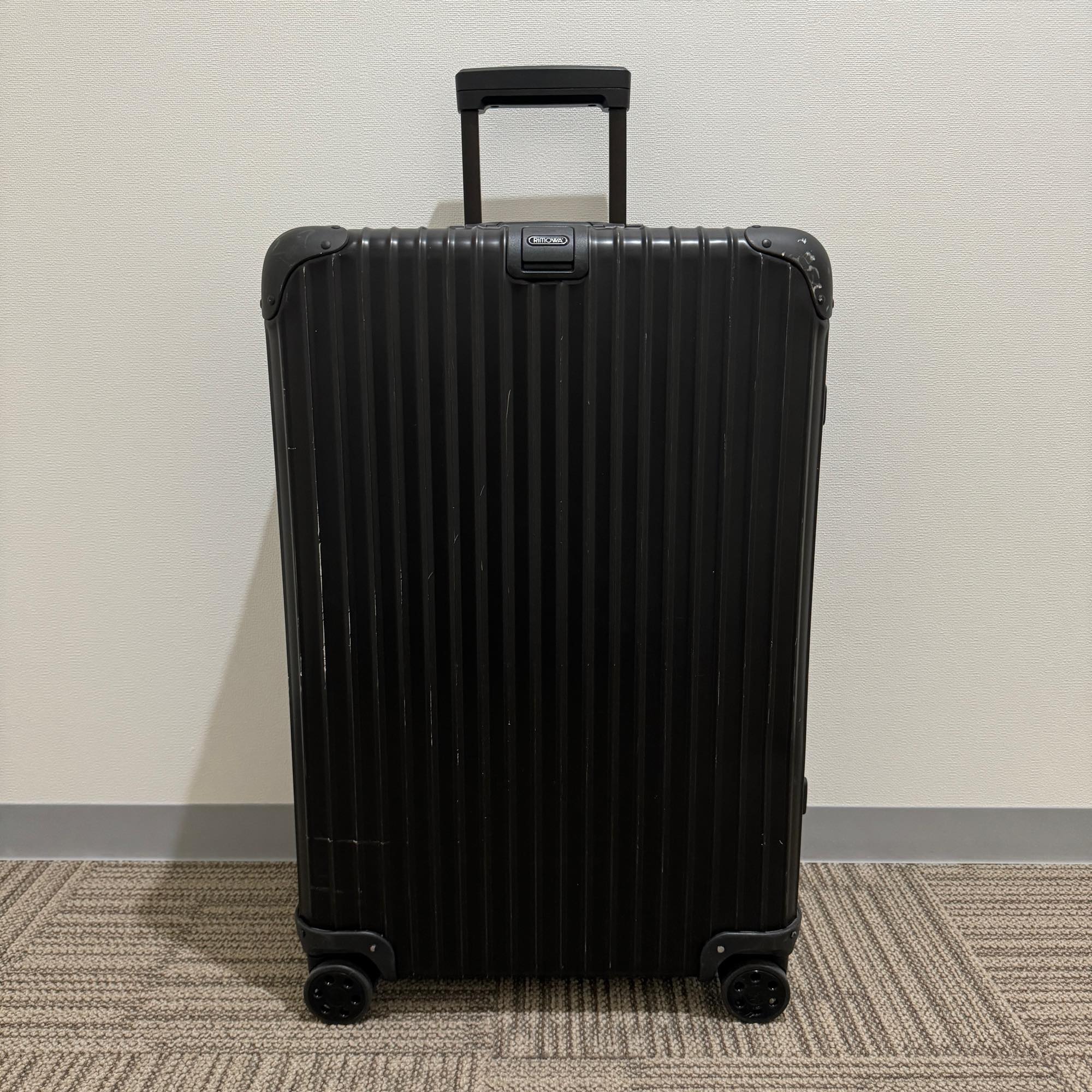 リモワ　トパーズ ステルス　中古商品　923.70　82リットル　4輪