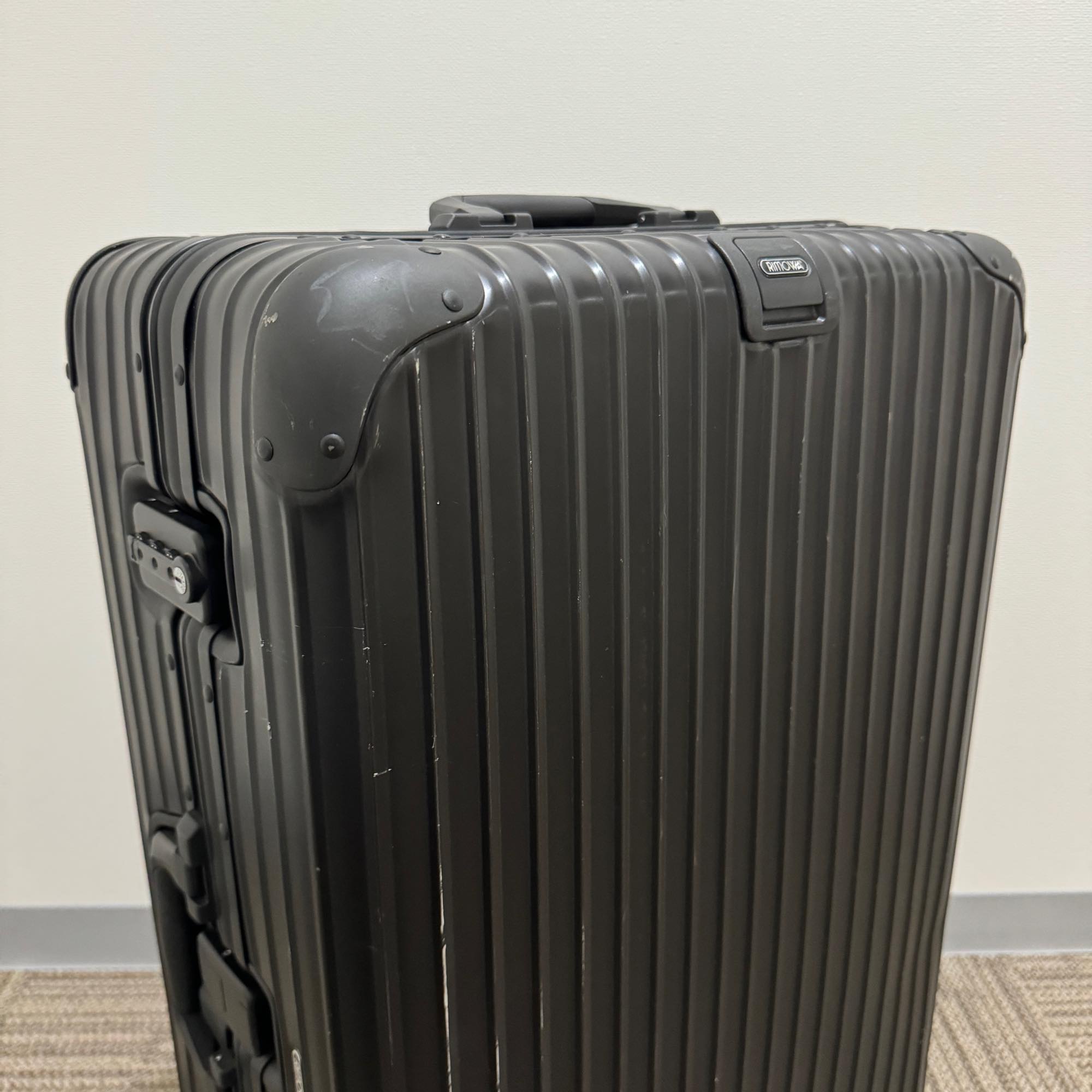 リモワ　トパーズ ステルス　中古商品　923.70　82リットル　4輪