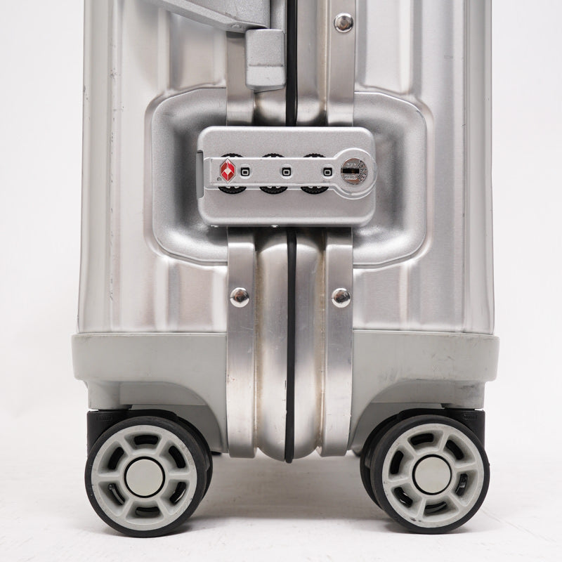 ルフトハンザ　リモワ　アルミニウム　中古商品　32リットル　4輪