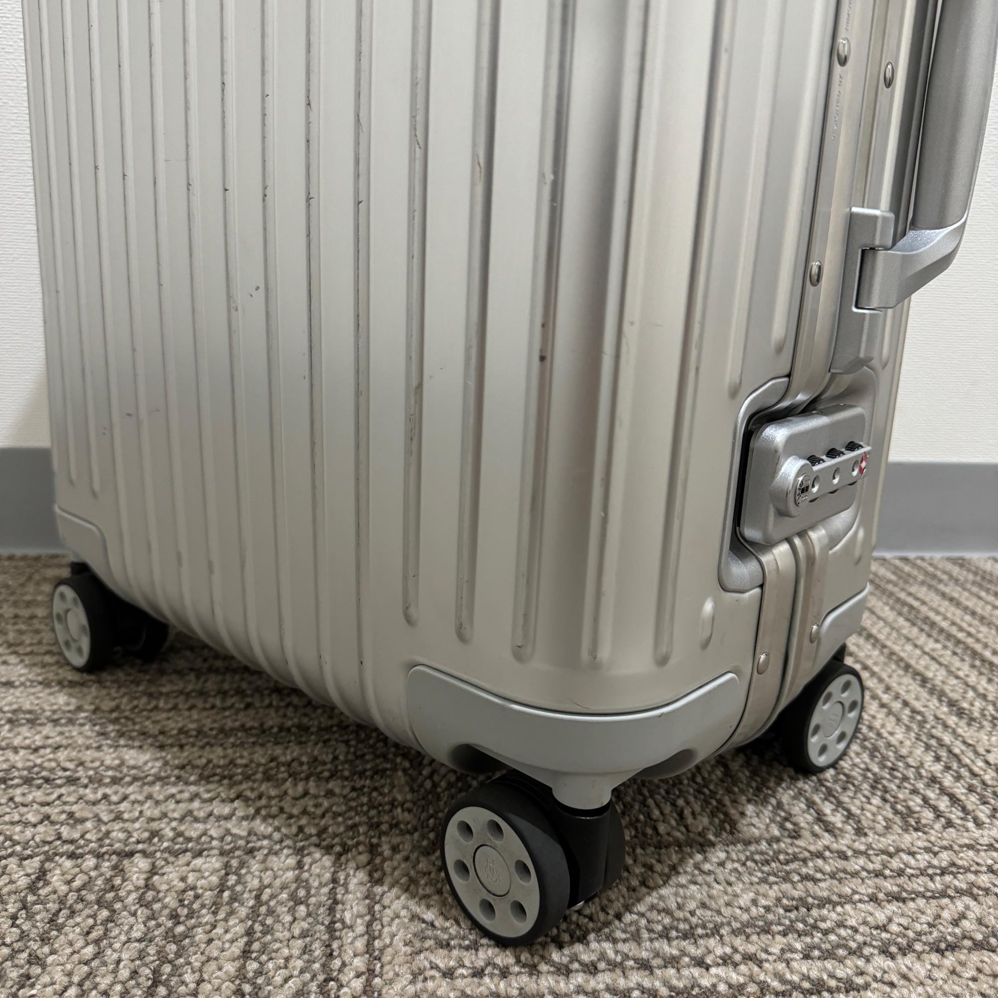 リモワ　オリジナル 925.53.00.4　キャビン　中古美品　35リットル　4輪