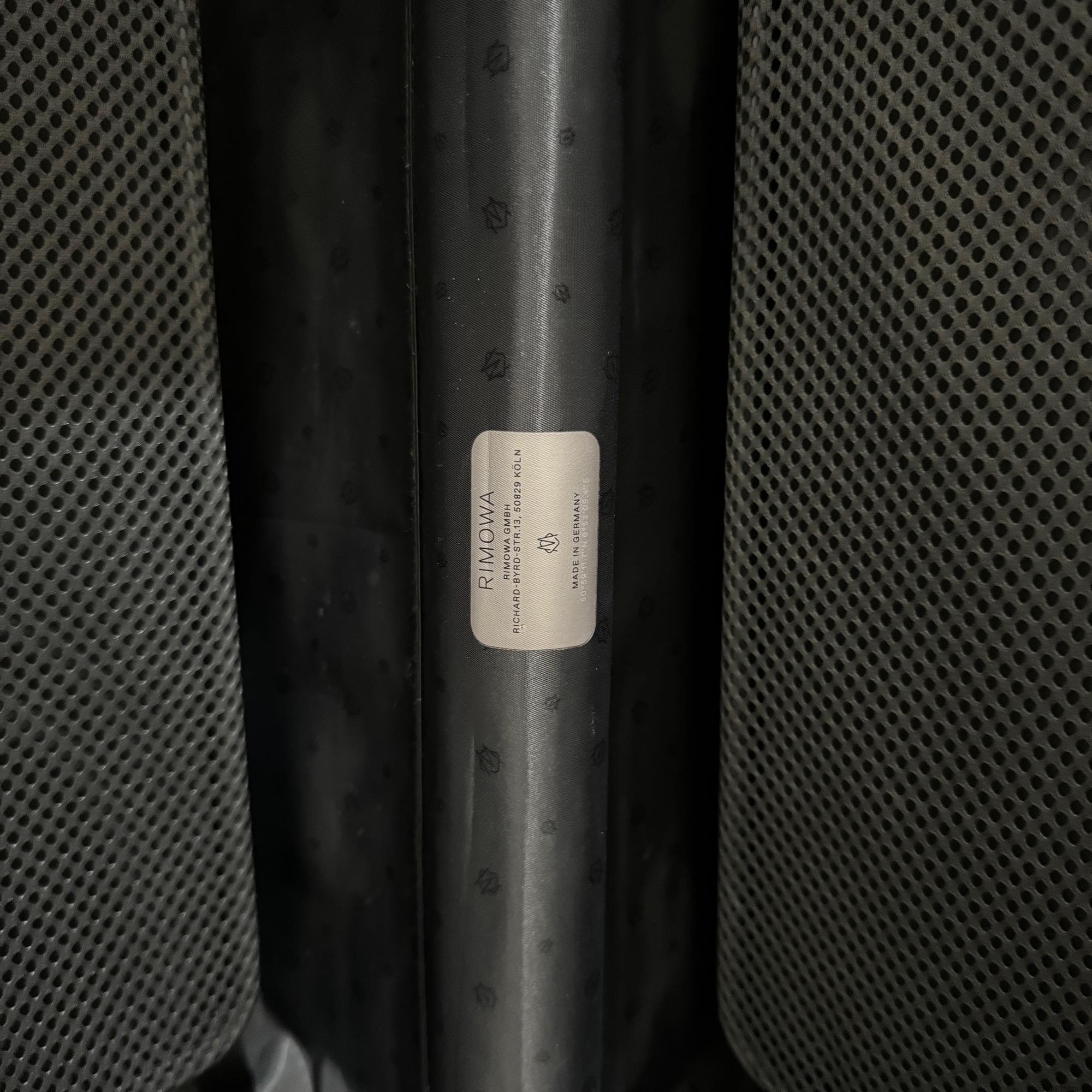 リモワ　オリジナル 925.53.00.4　キャビン　中古美品　35リットル　4輪
