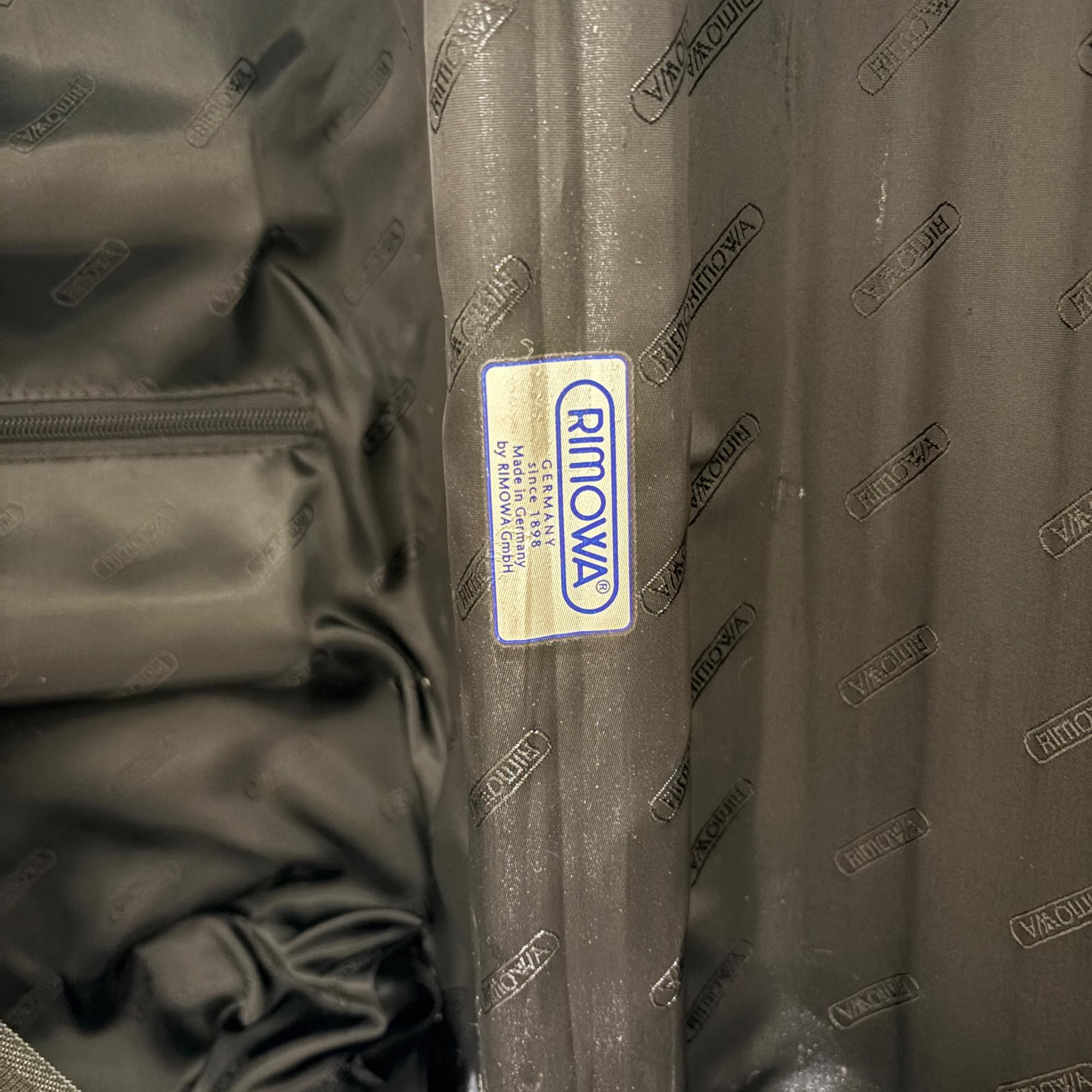 リモワ　トパーズ(オリジナル)　中古商品　U928.40-3　23リットル　2輪