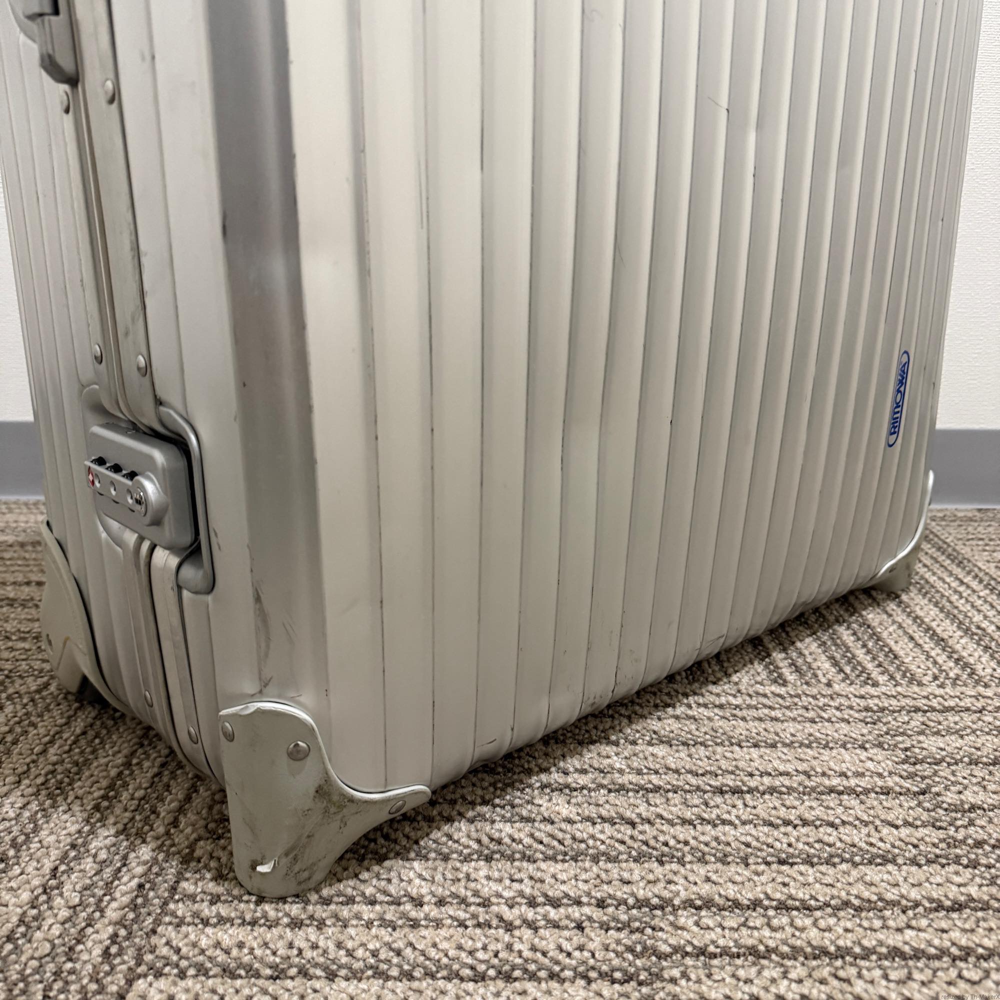リモワ　トパーズ　中古商品　930.77-3　104リットル　2輪