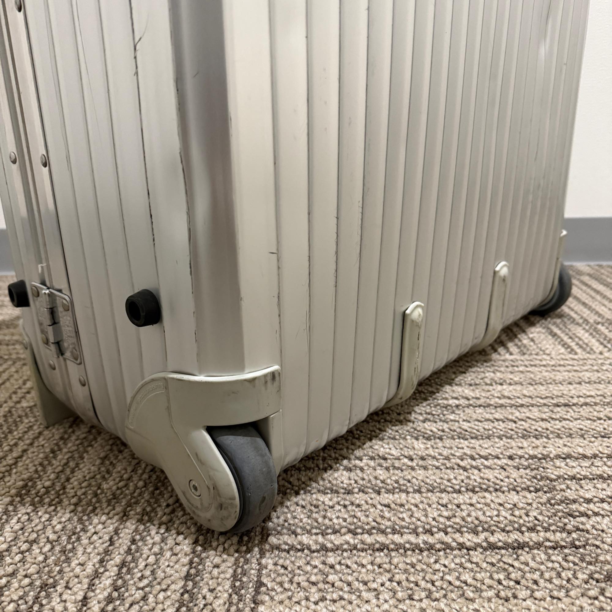 リモワ　トパーズ　中古商品　930.77-3　104リットル　2輪