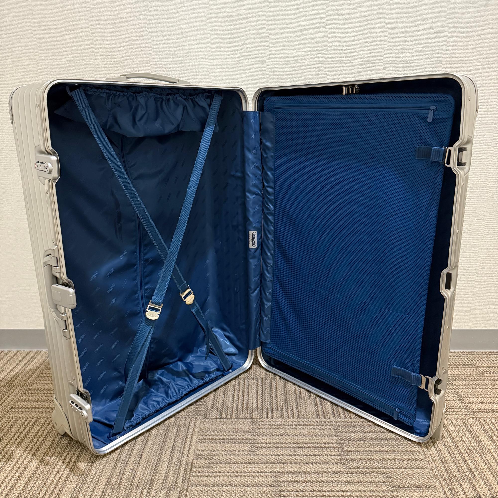 リモワ　トパーズ　中古商品　930.77-3　104リットル　2輪