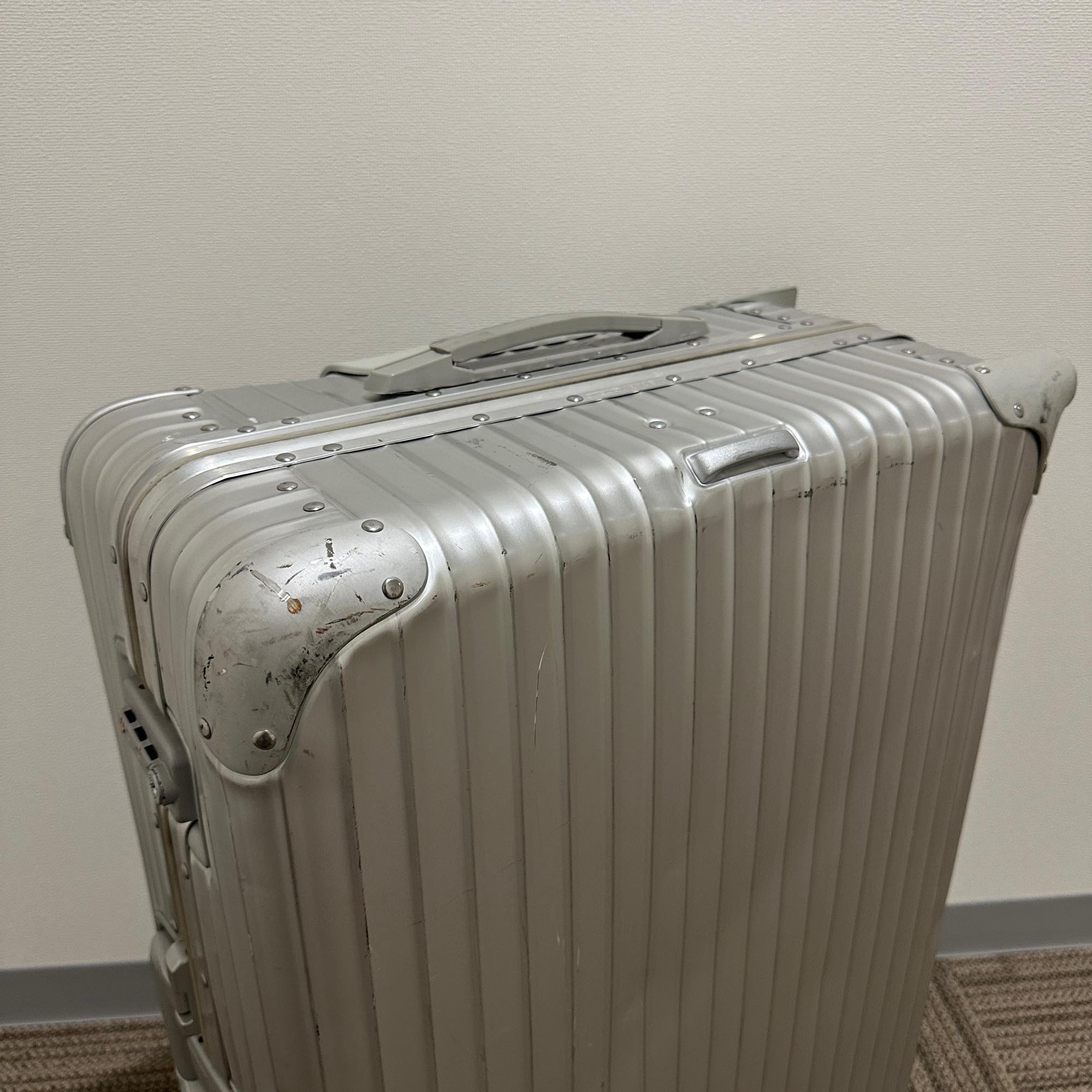リモワ　トパーズ　中古商品　932.70-3　82リットル　4輪