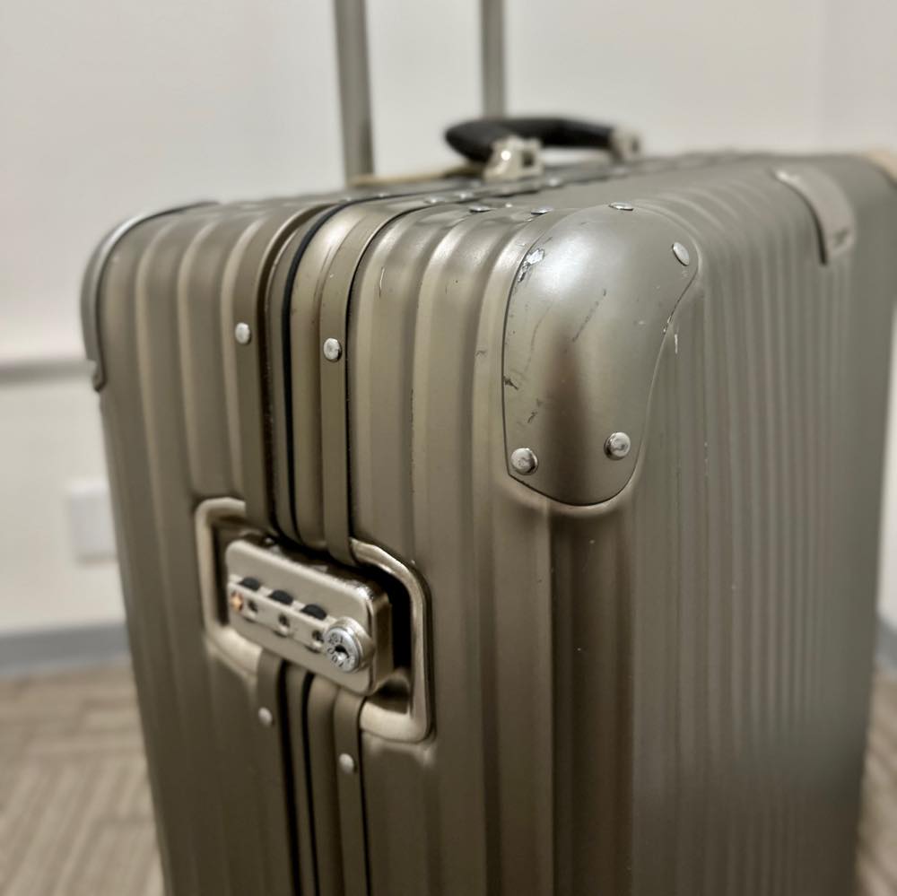 リモワ　トパーズ チタニウム　中古商品　945.77-3　98リットル 4輪