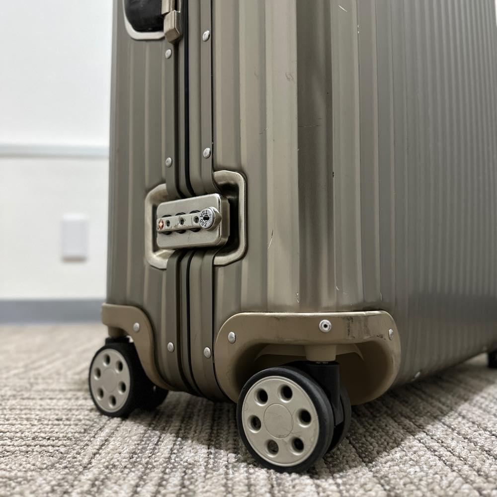 リモワ　トパーズ チタニウム　中古商品　945.77-3　98リットル 4輪