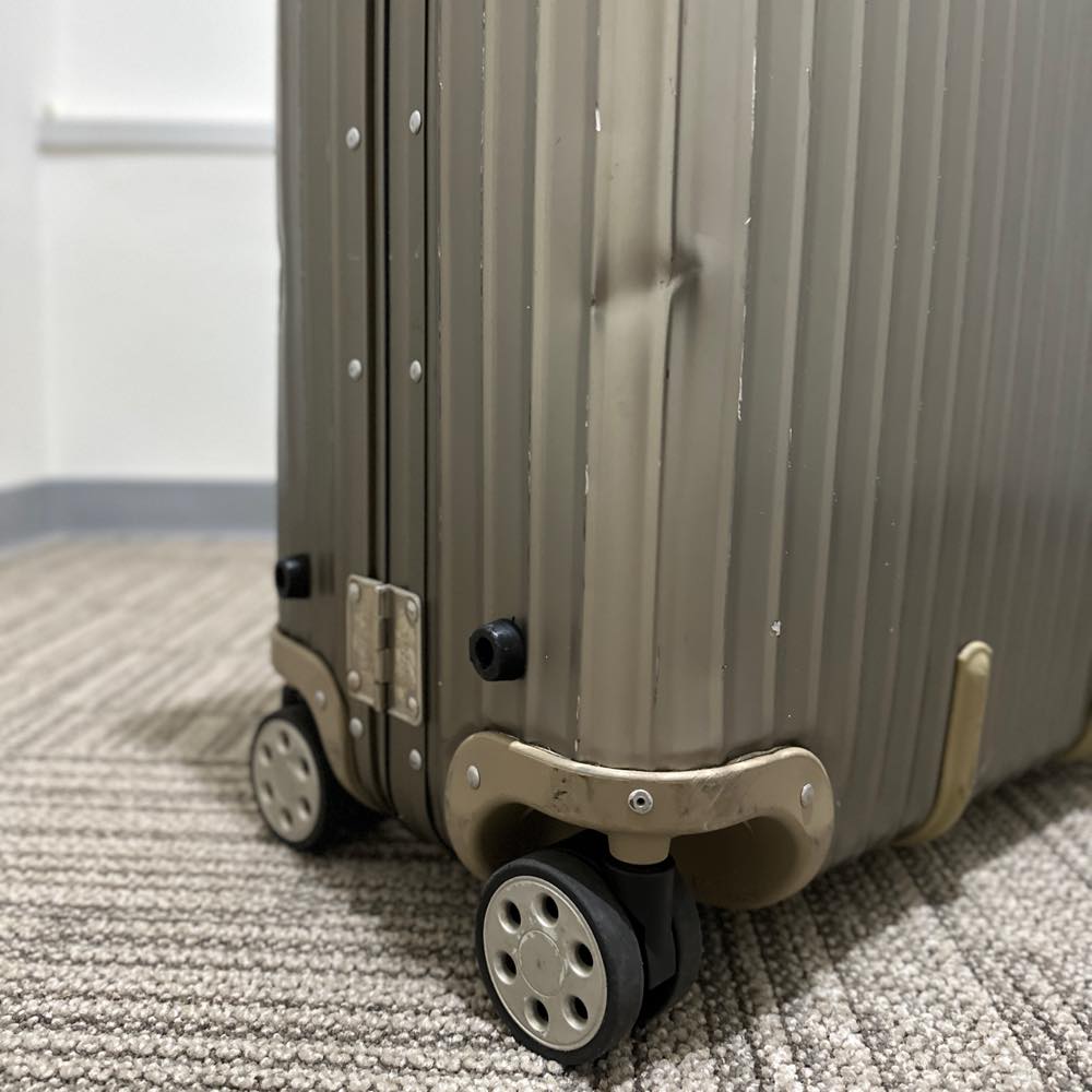 リモワ　トパーズ チタニウム　中古商品　945.77-3　98リットル 4輪