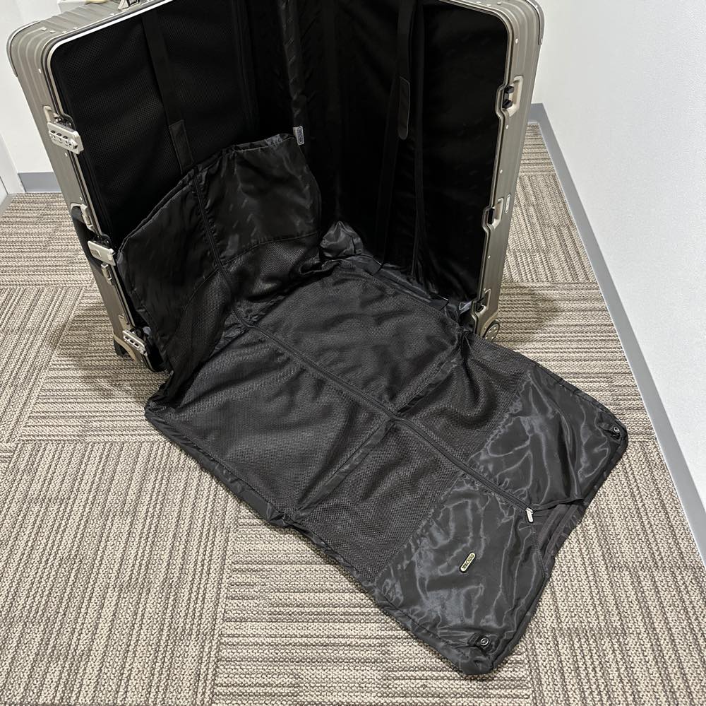 リモワ　トパーズ チタニウム　中古商品　945.77-3　98リットル 4輪