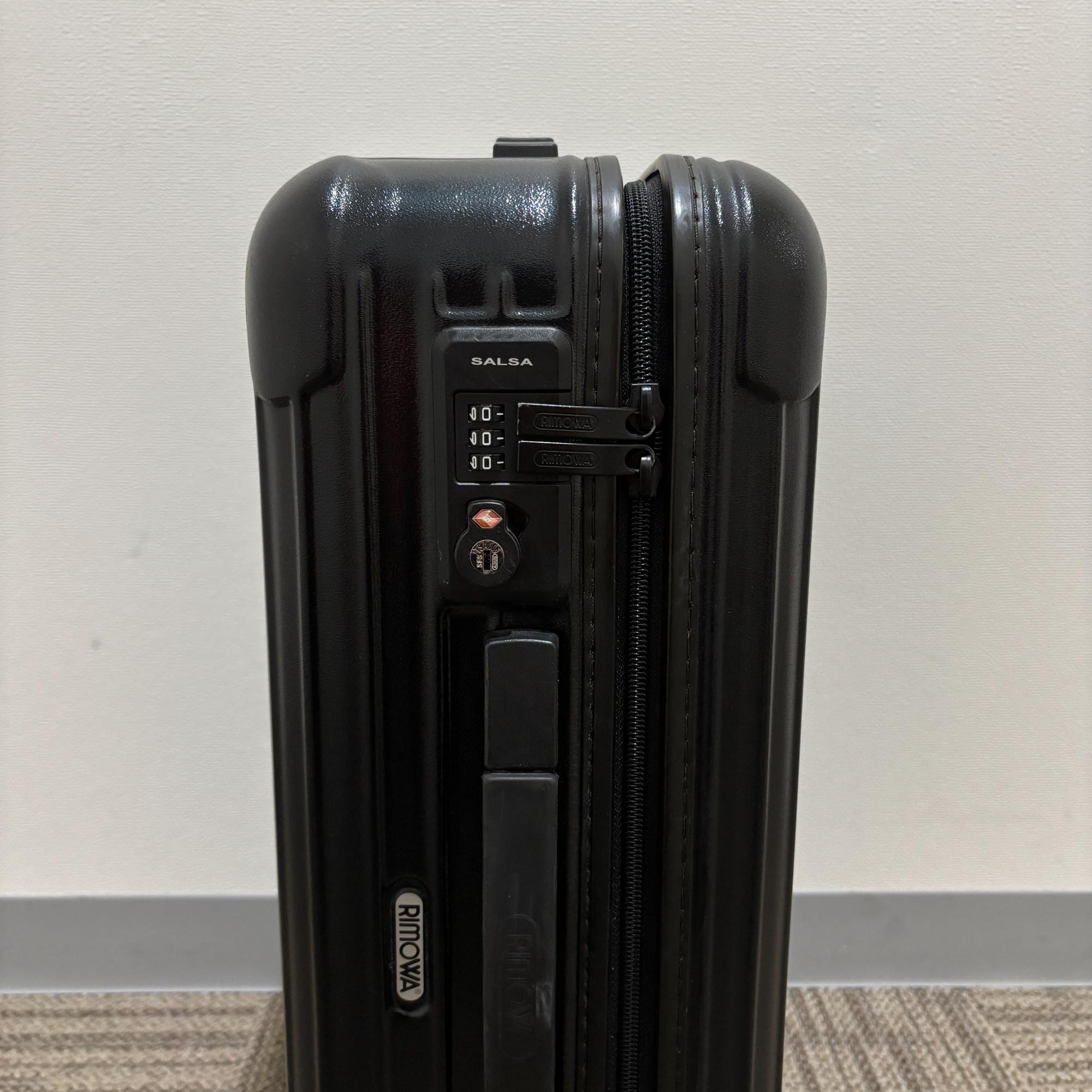 リモワ　エッセンシャル(サルサ)　851.52-34　32リットル　中古美品　2輪
