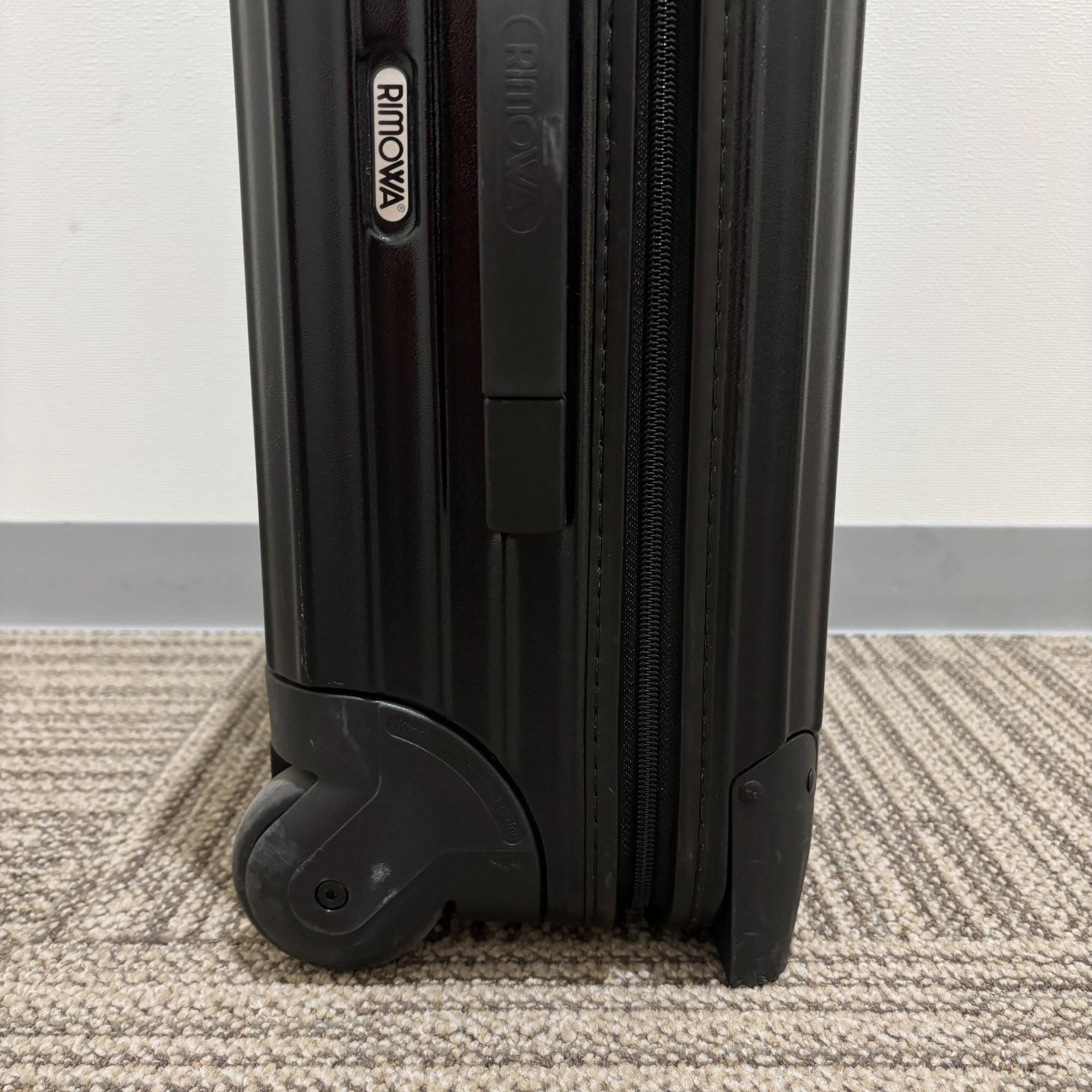 リモワ　エッセンシャル(サルサ)　851.52-34　32リットル　中古美品　2輪