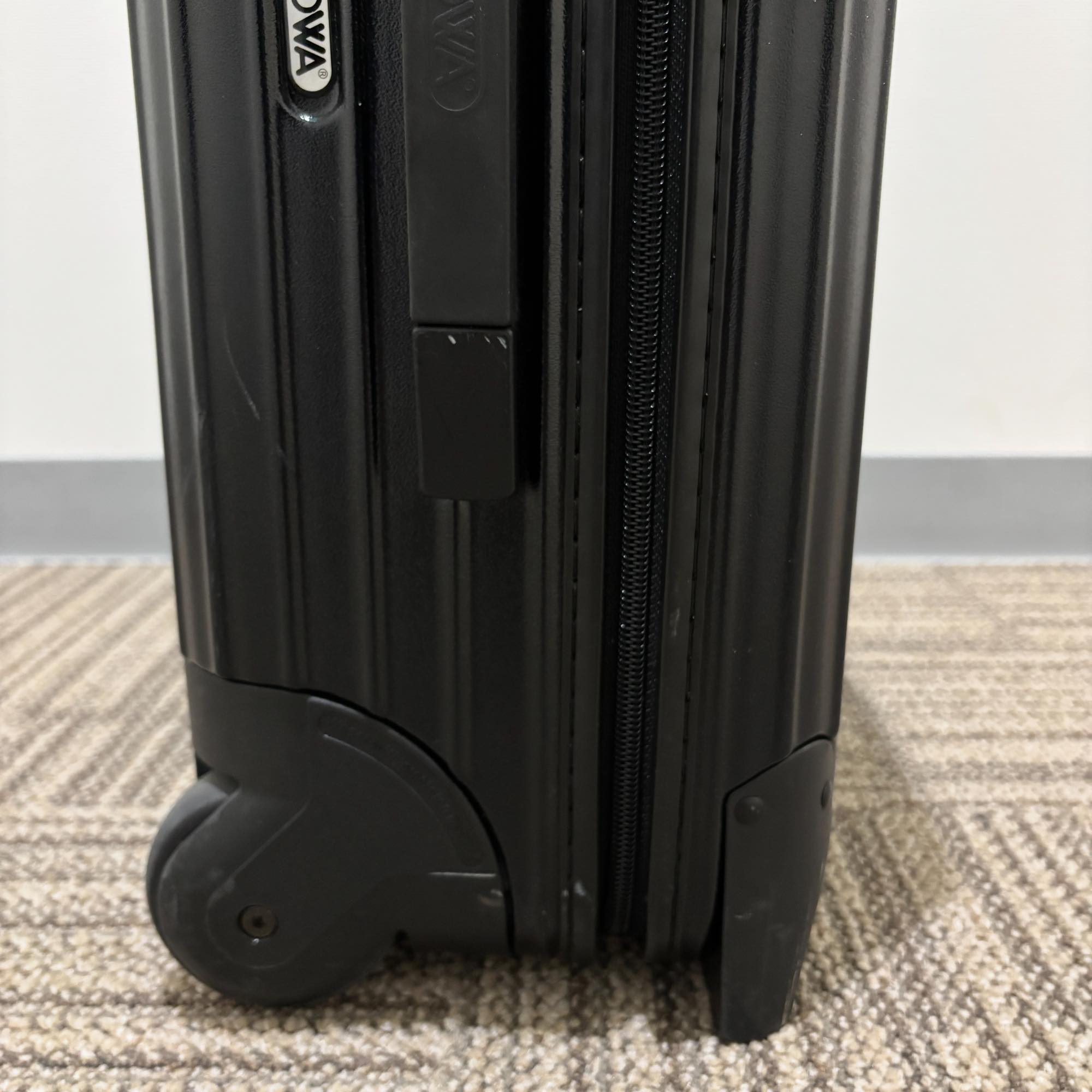 リモワ　エッセンシャル(サルサ)　851.52-35　32リットル　中古商品　2輪