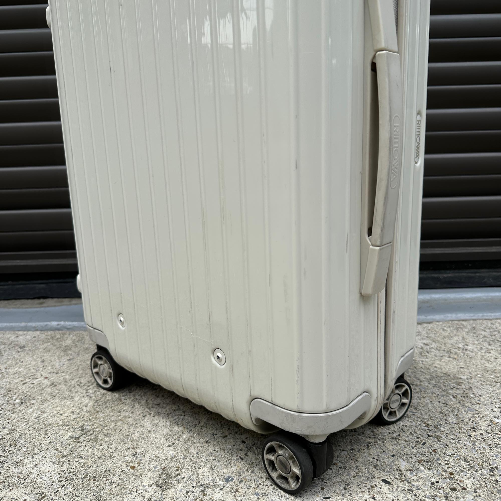 リモワ　ユナイテッドアローズ限定　サルサ　810.90-4　中古商品　32リットル　4輪
