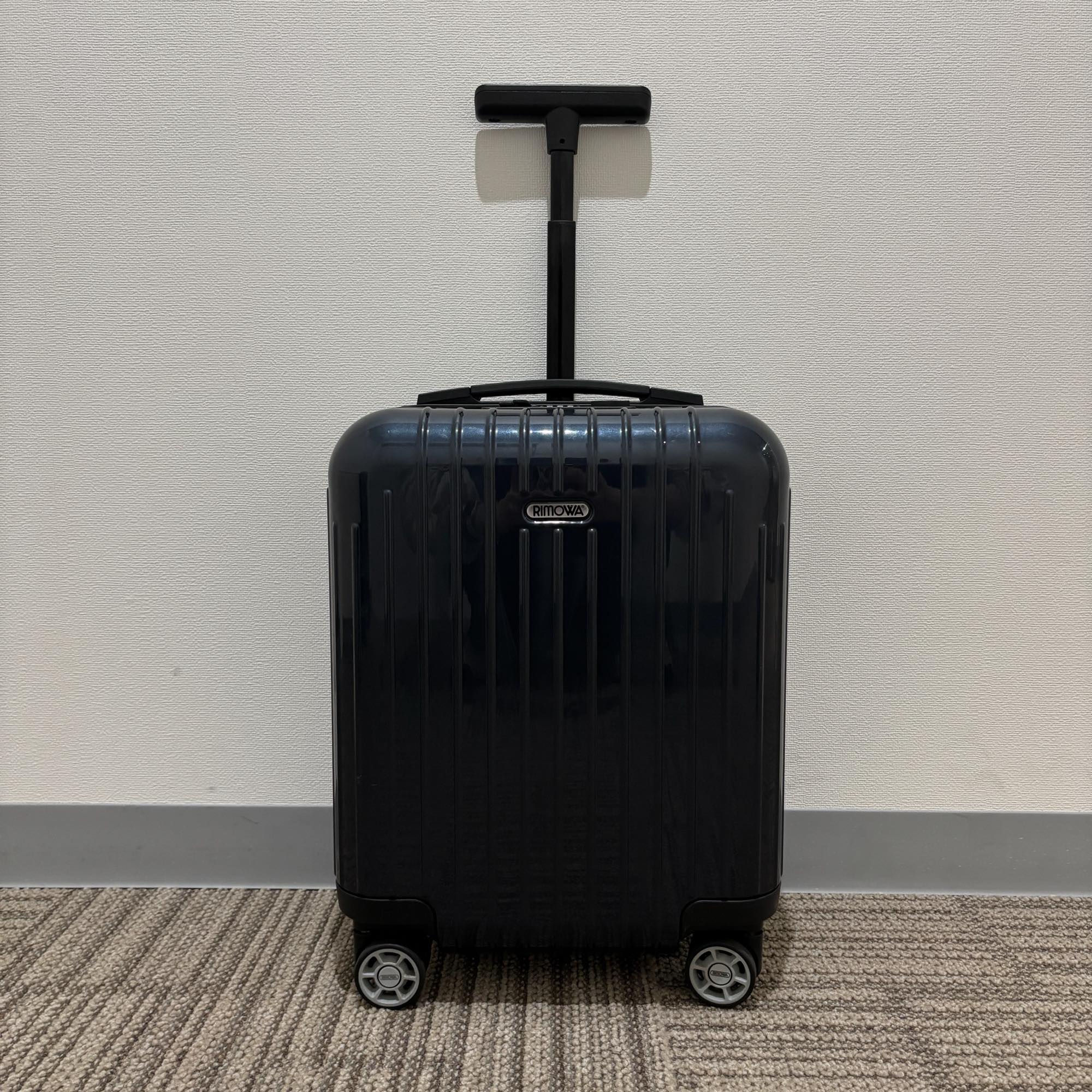 【希少モデル】リモワ　エッセンシャルライト(サルサ エアー キッズ)　820.42.25.4-4　中古美品　22リットル　4輪