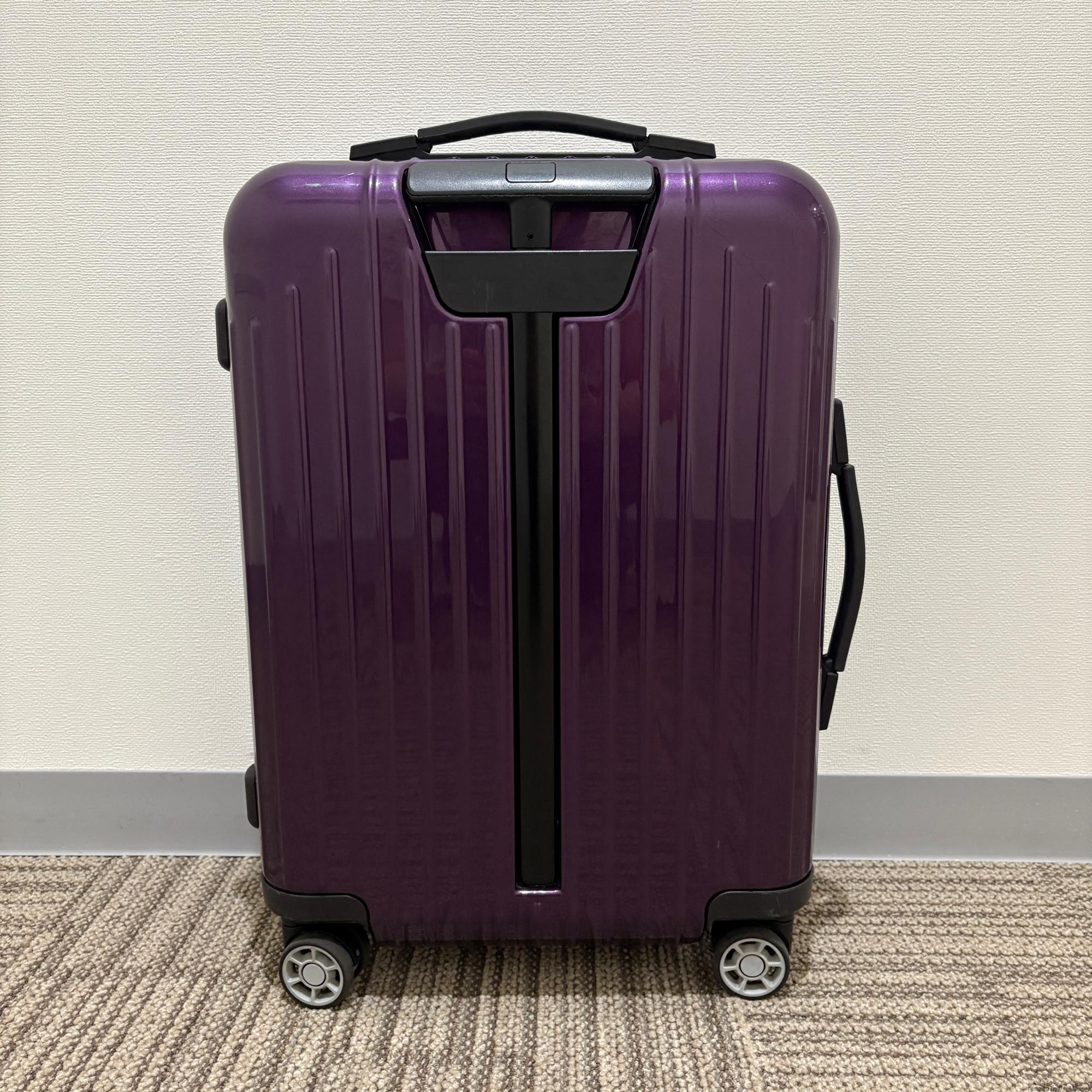 リモワ　サルサエアー　822.52-4 　中古美品　33リットル　4輪
