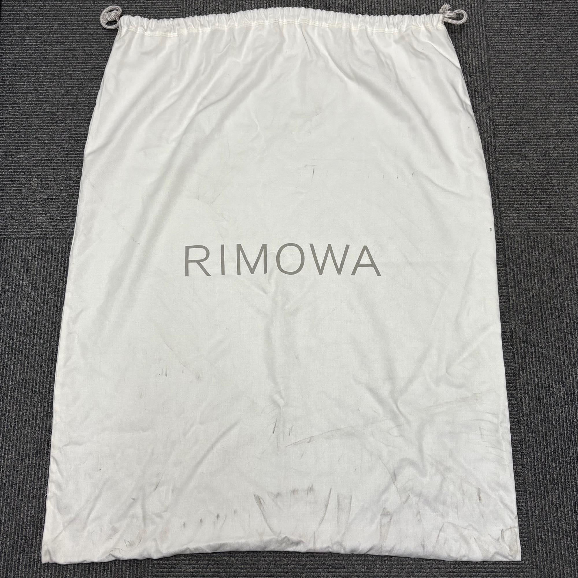 リモワ エッセンシャル(サルサ デラックス)　830.52.53.4　中古美品　32リットル　4輪