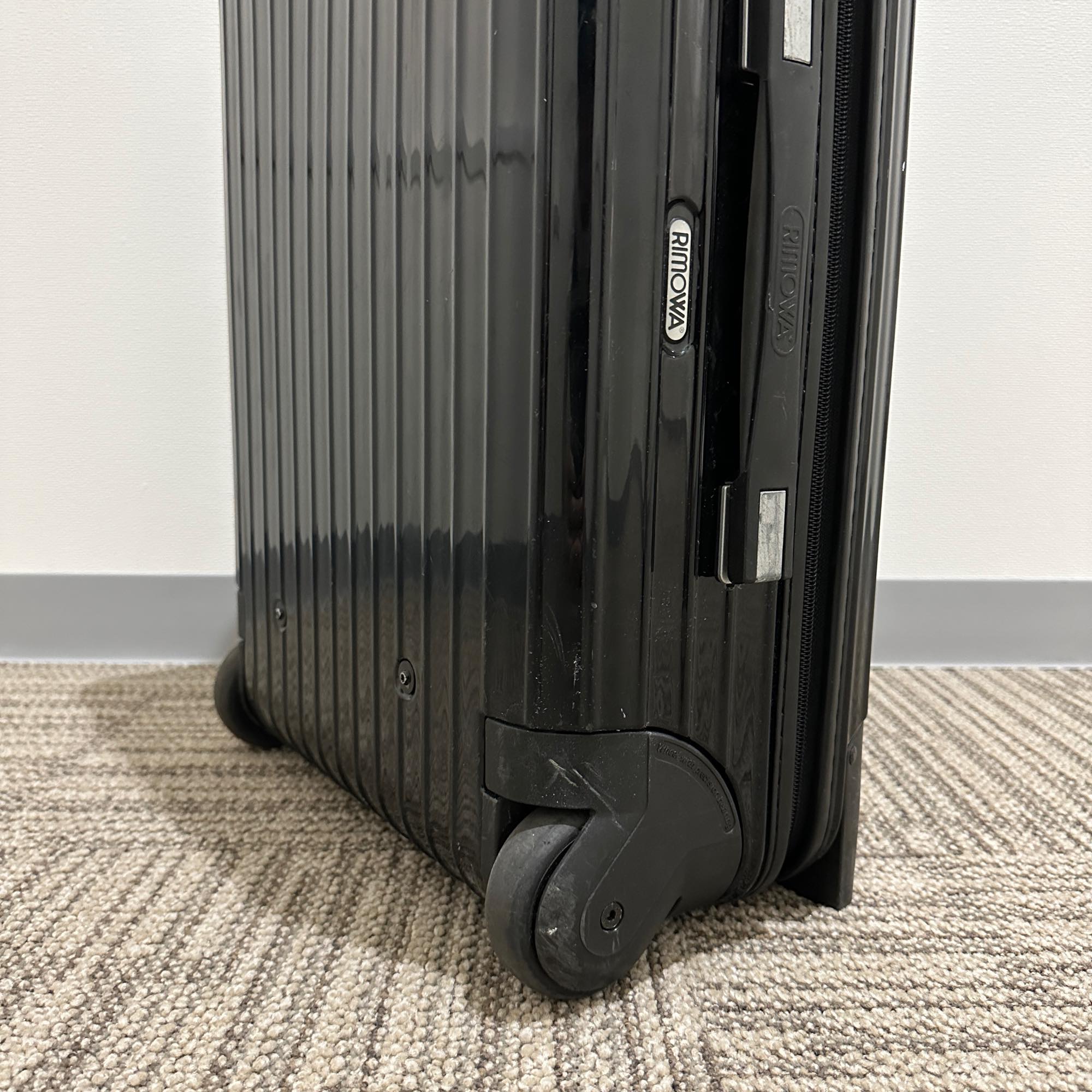 リモワ　サルサデラックス　850.52-4　33リットル　中古商品　2輪