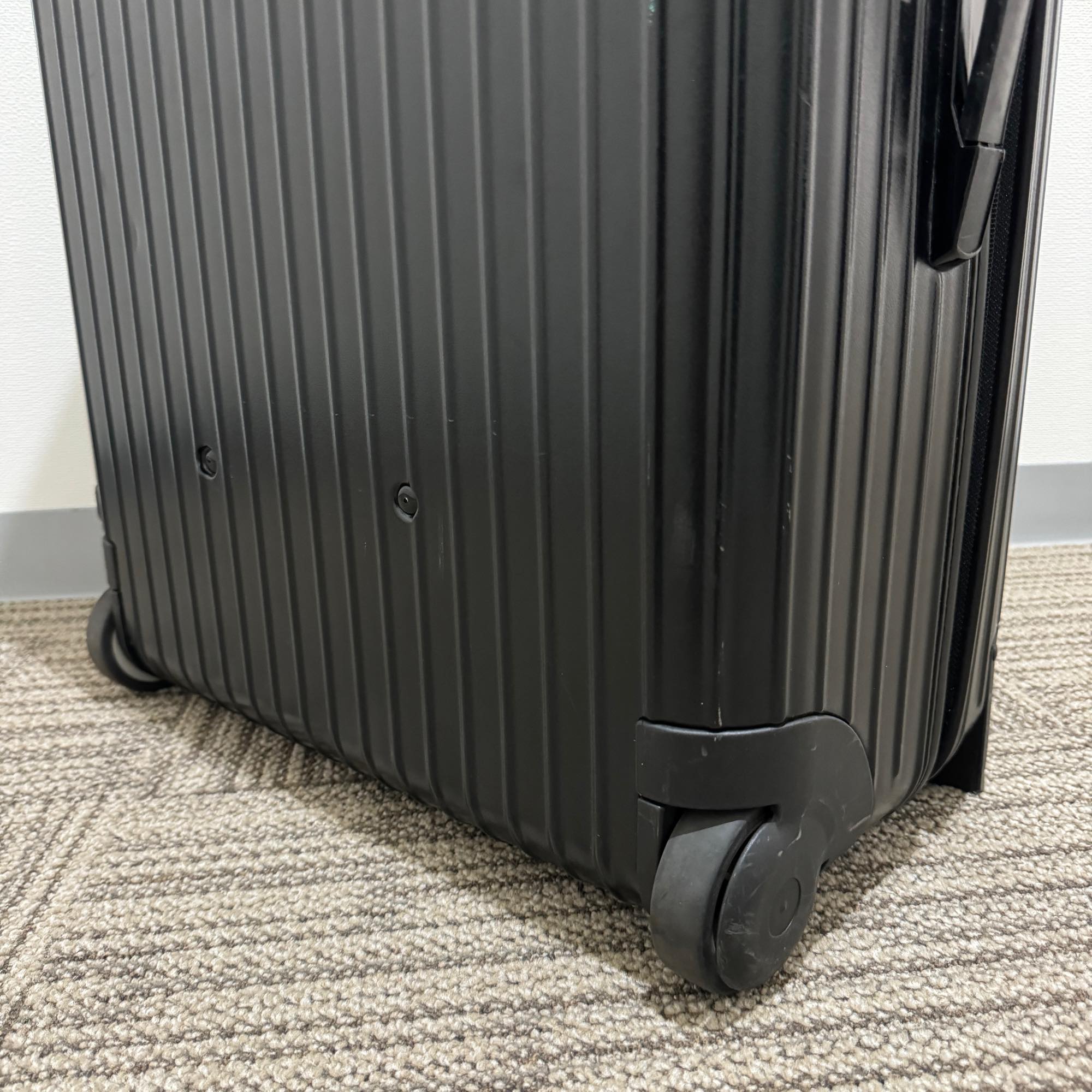 リモワ　サルサ　中古商品　851.70-4　87リットル　2輪