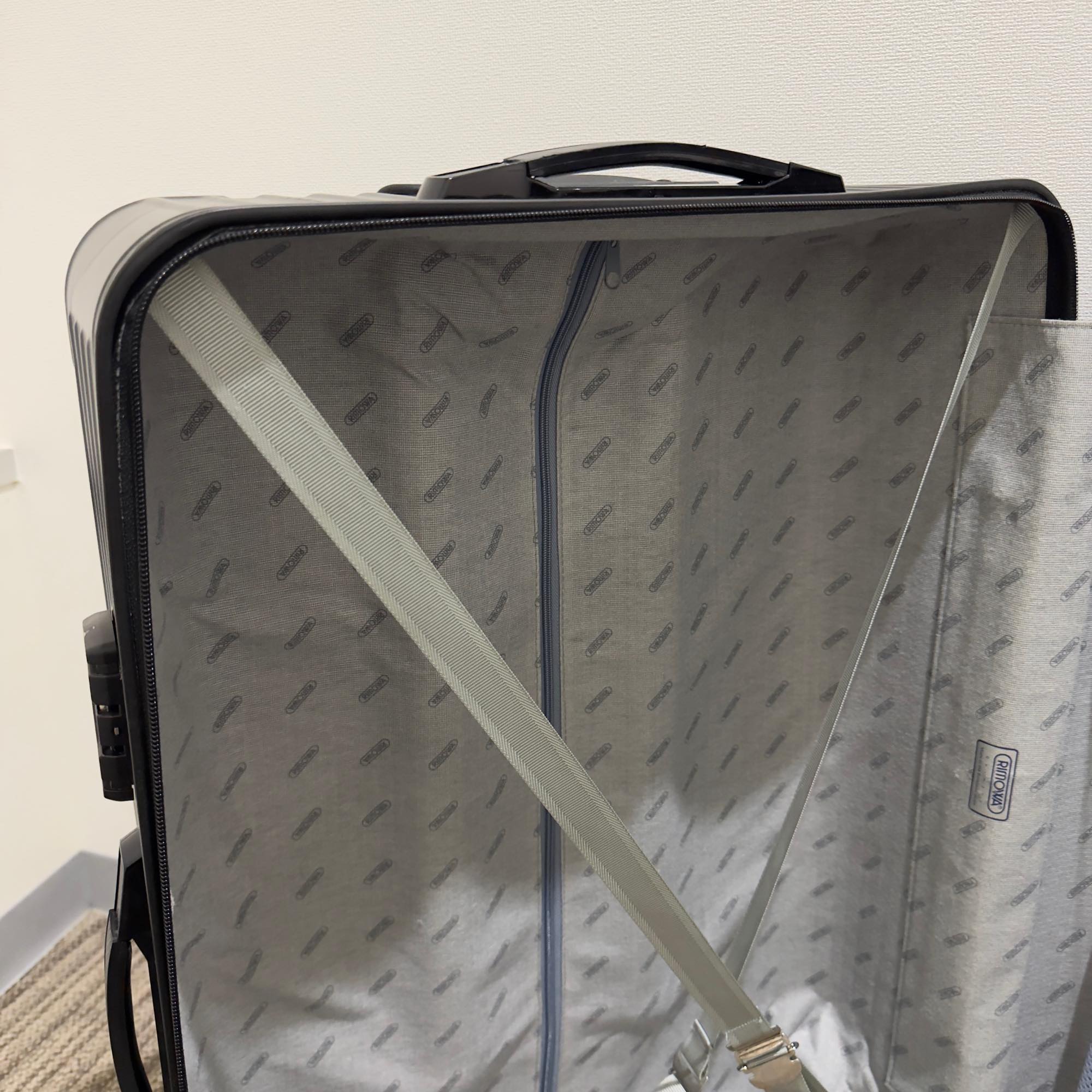 リモワ　サルサ　中古商品　851.70-4　87リットル　2輪