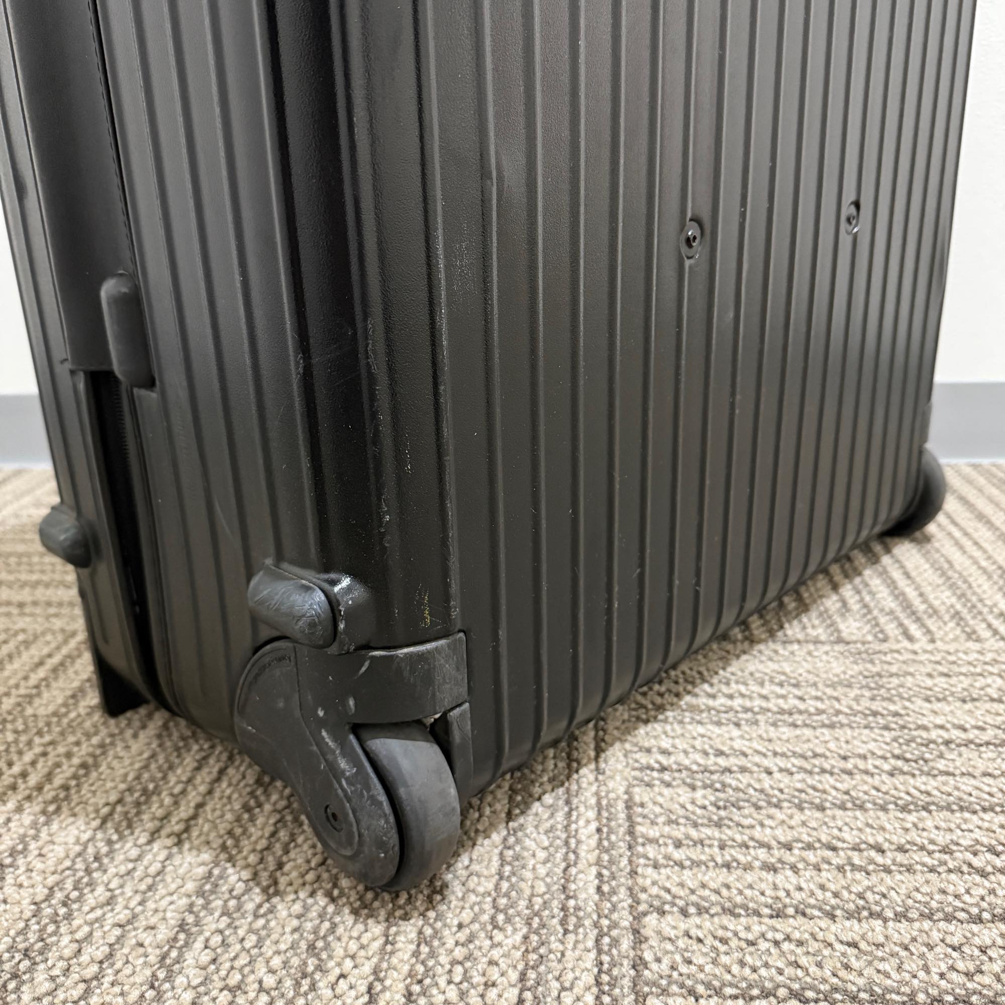 リモワ　サルサ　851.77-4　104リットル　中古商品　2輪