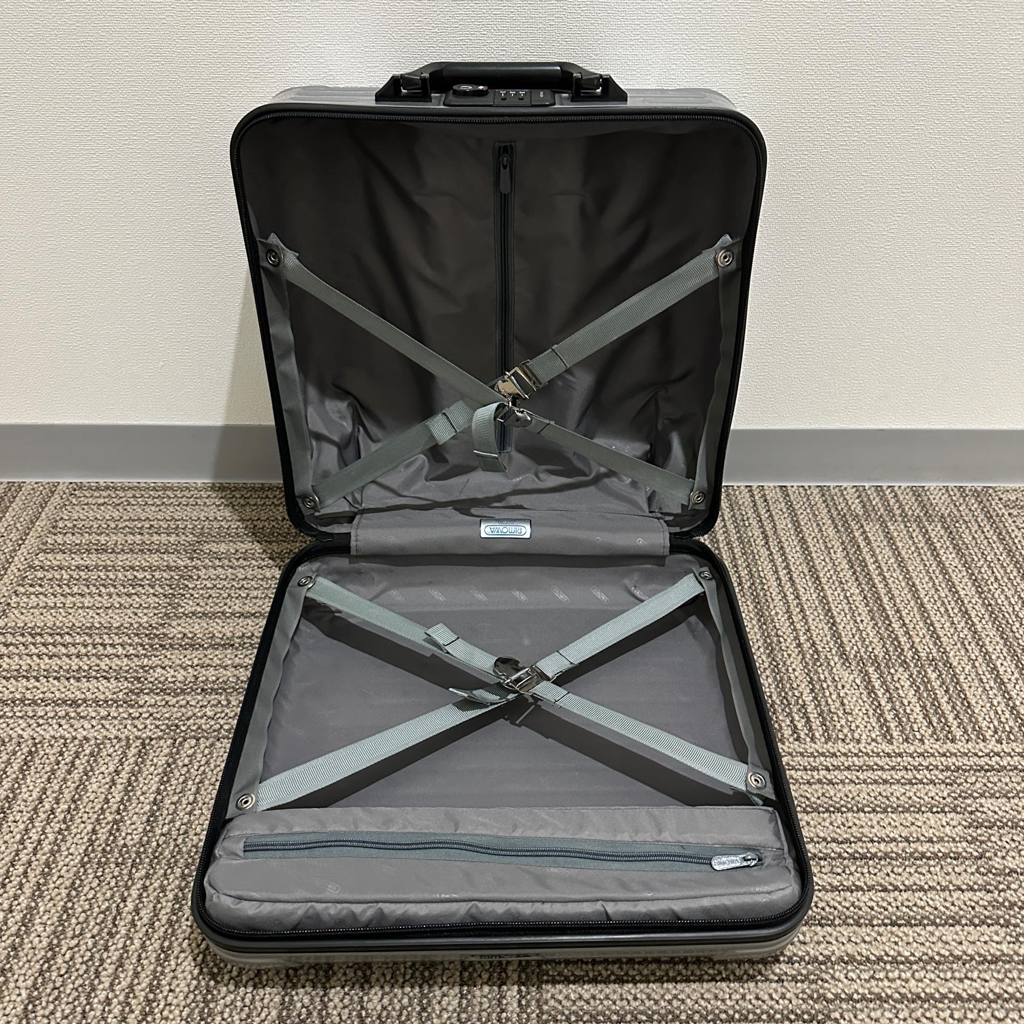 リモワ　サルサ　856.40-4 　中古美品　25リットル　2輪