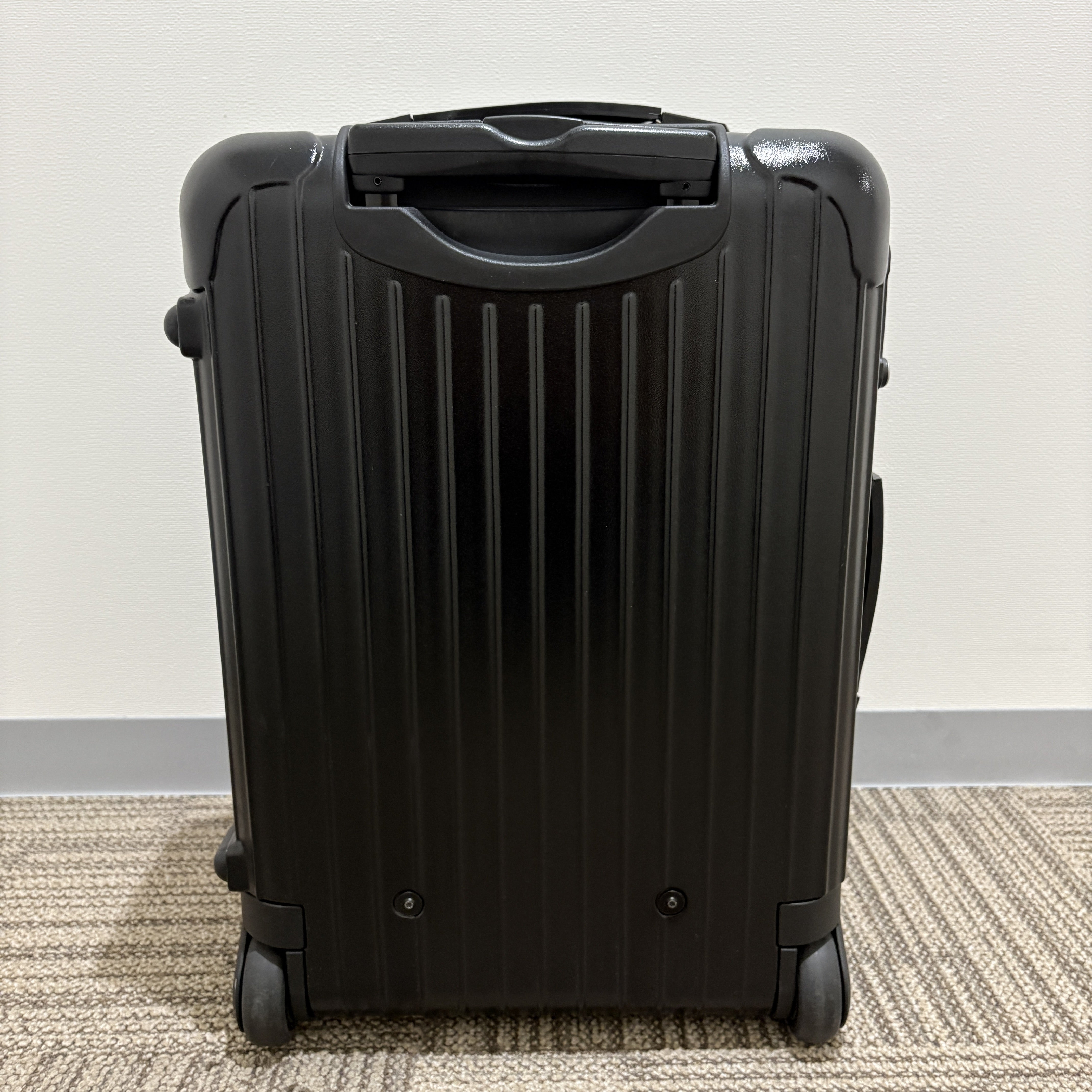 リモワ　ボレロ(エッセンシャルスリーブ)　中古美品　861.52-4　37リットル　2輪