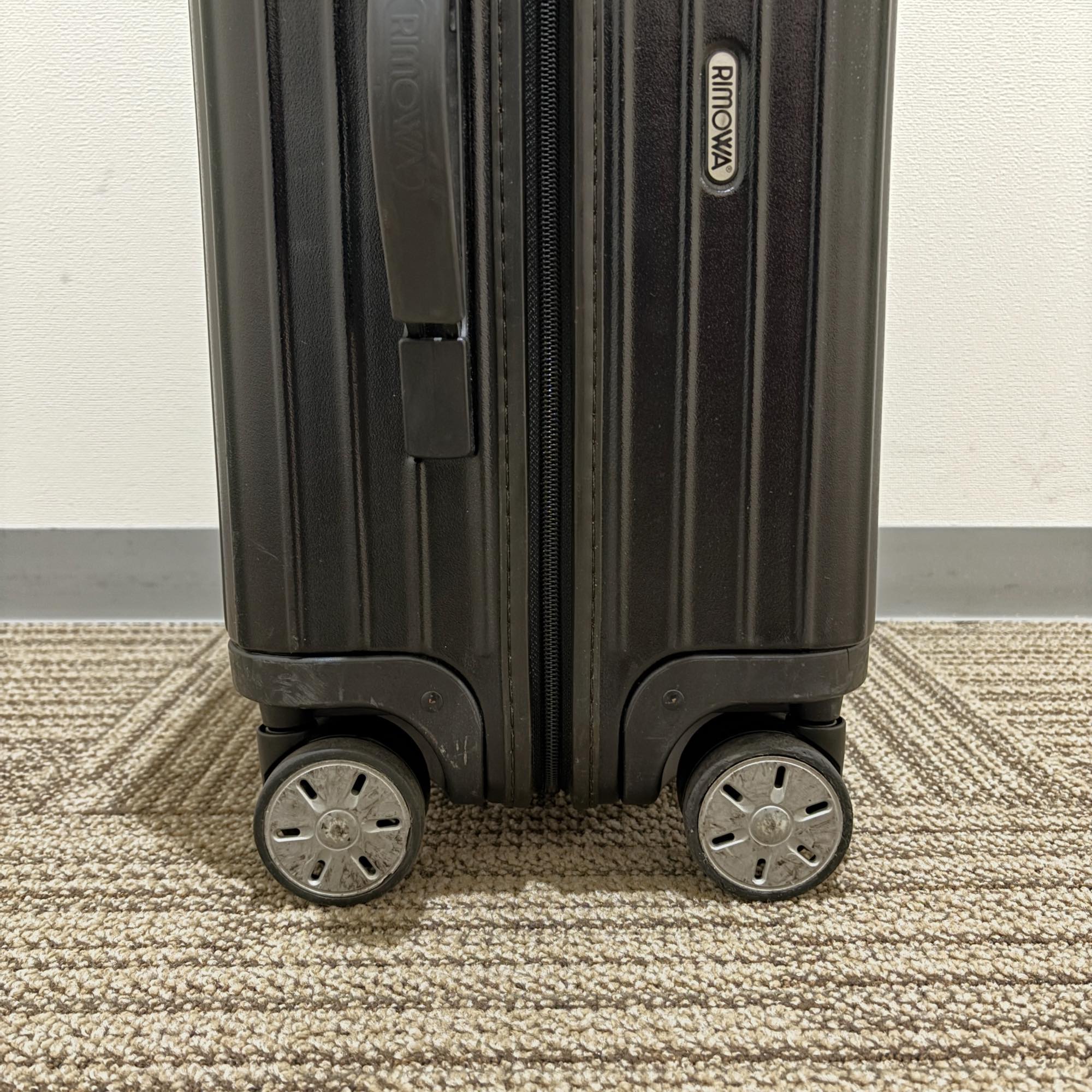 リモワ　エッセンシャル (サルサ)　U871.56-4　48リットル　中古商品　4輪