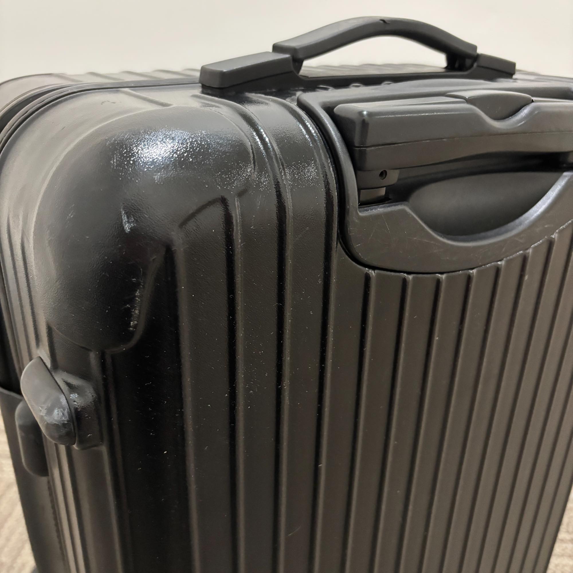リモワ　エッセンシャル (サルサ)　U871.56-4　48リットル　中古商品　4輪