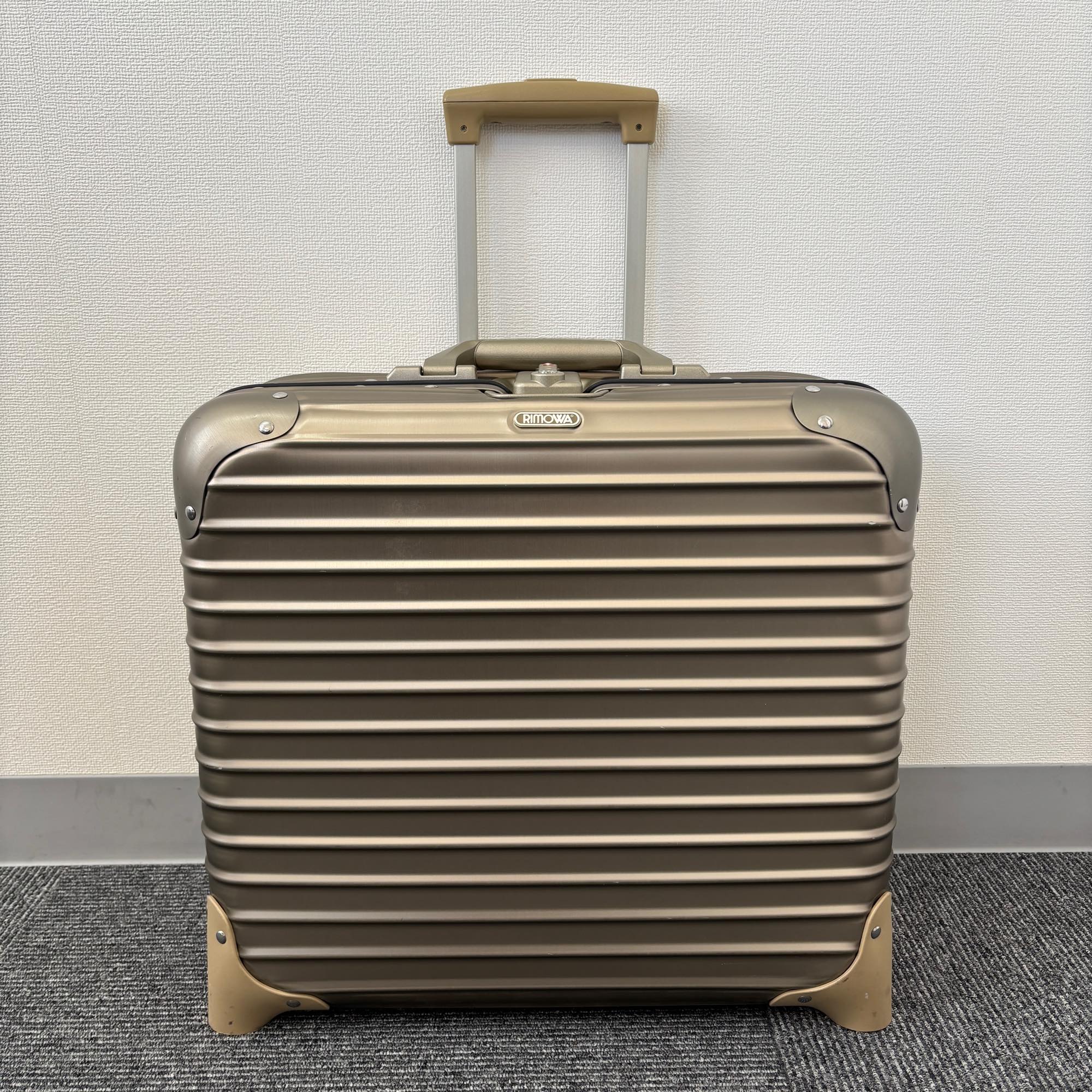 リモワ　トパーズ チタニウム(オリジナル)　920.40.03.2-4　中古美品　28リットル　2輪