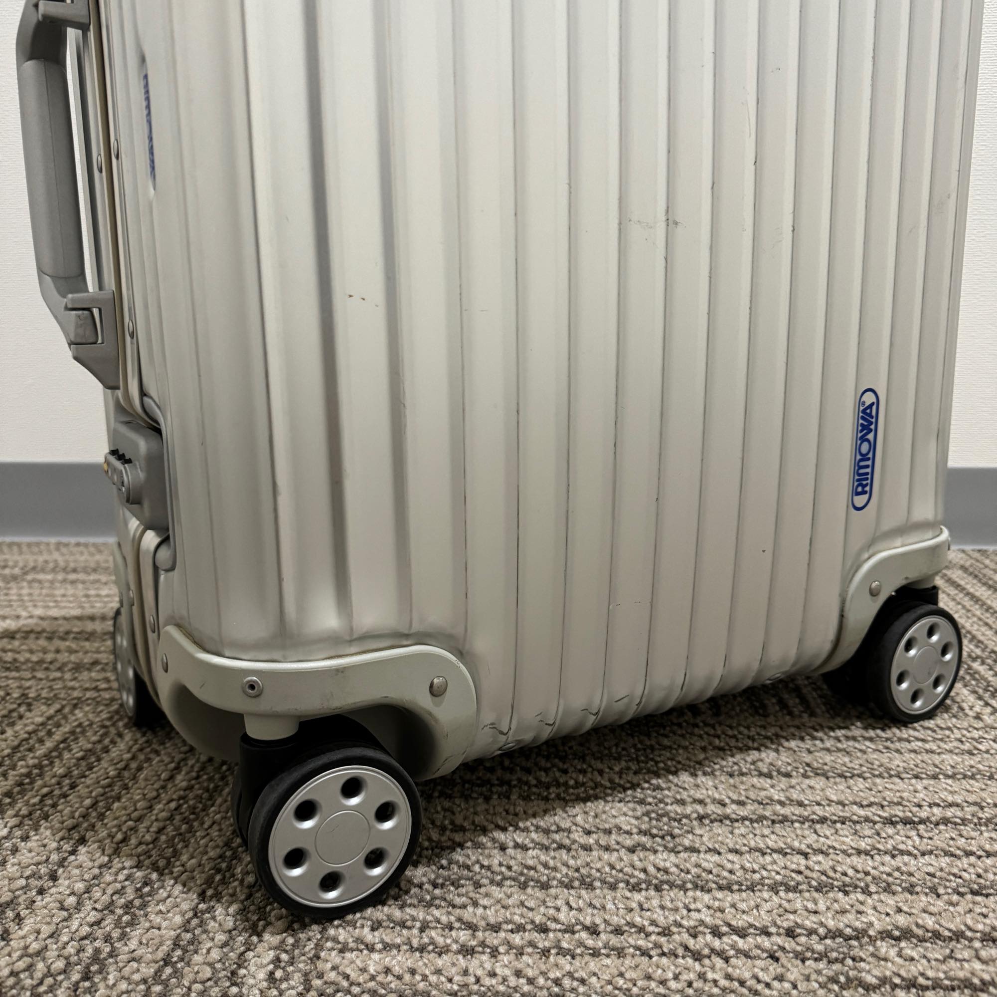 リモワ　トパーズ　932.56-4　中古美品　45リットル　4輪