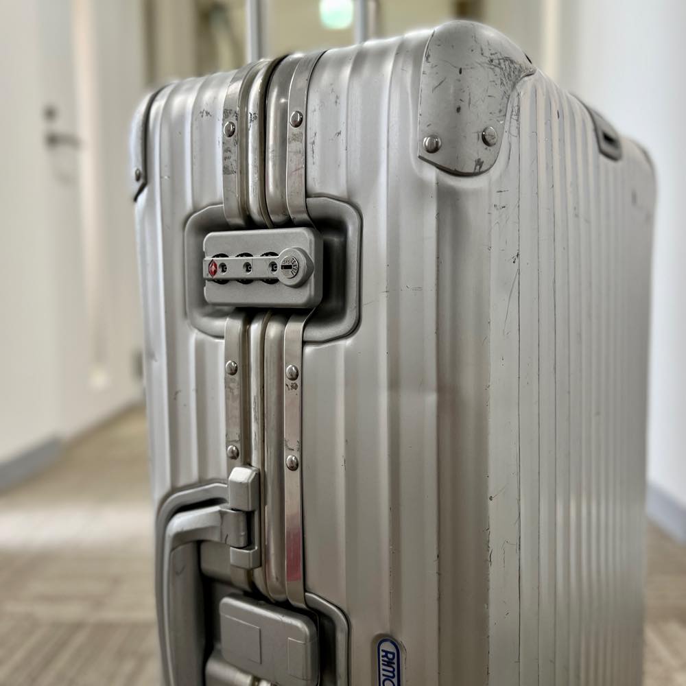リモワ　トパーズ　932.63-4 　中古商品　64リットル　4輪