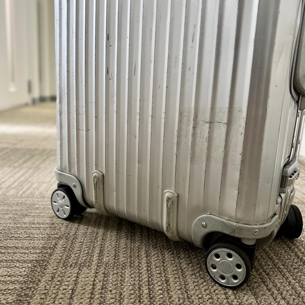 リモワ　トパーズ　932.63-4 　中古商品　64リットル　4輪