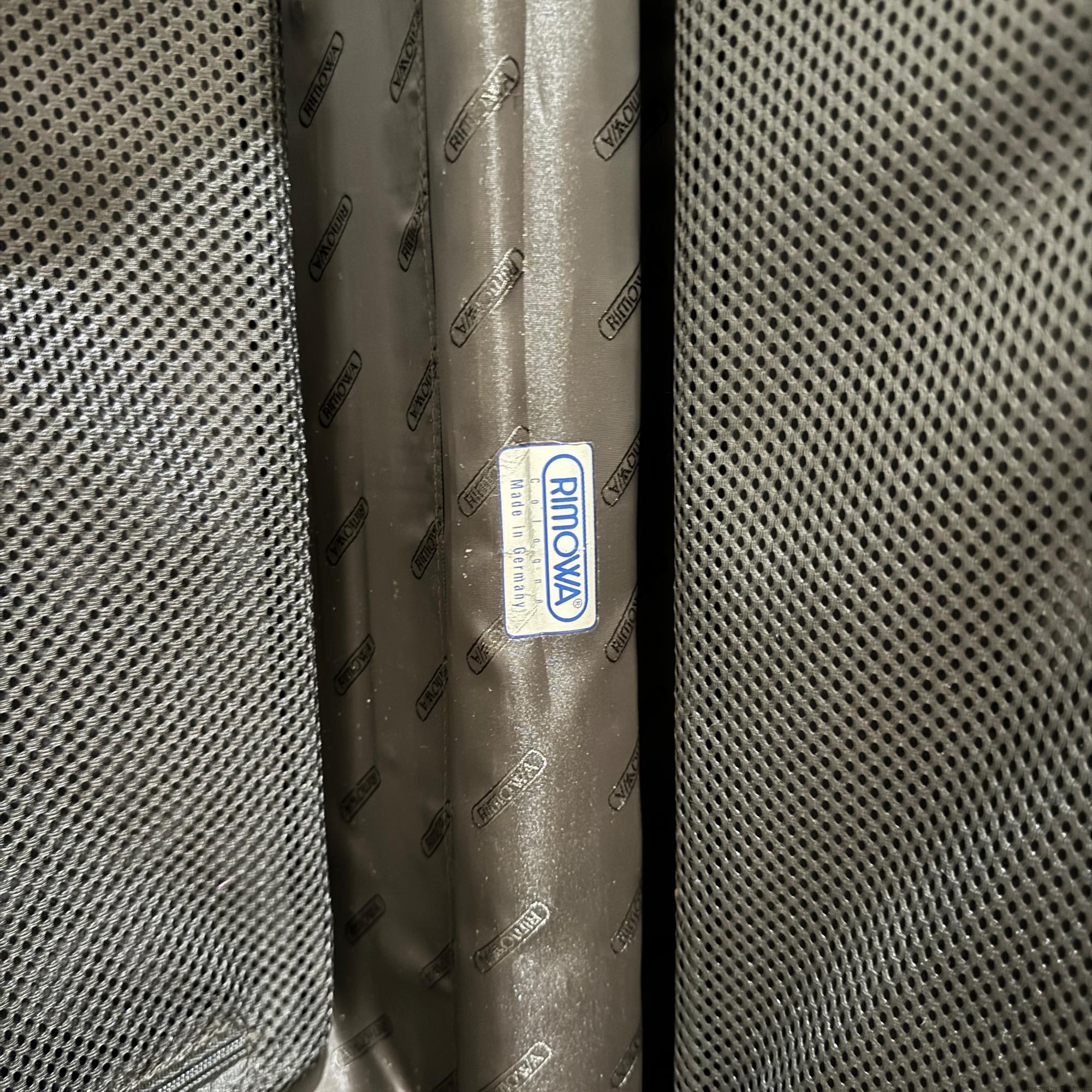 リモワ　トパーズプレミアム　944.52-4 　中古美品　32リットル　2輪
