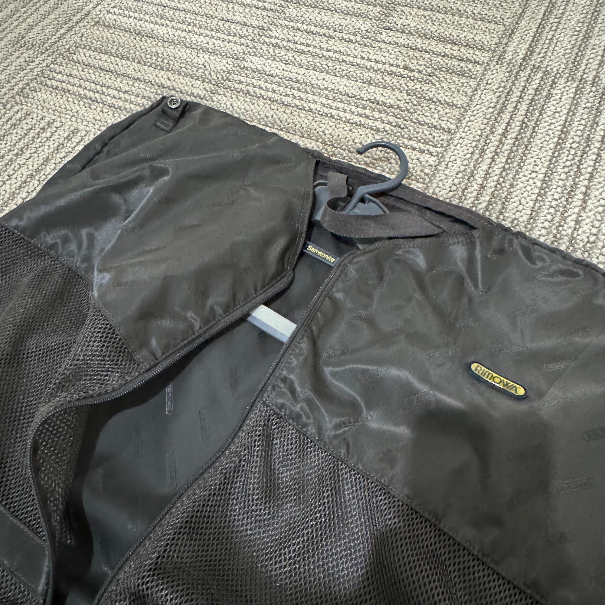 リモワ　トパーズ チタニウム　中古美品　945.77-4　98リットル 4輪