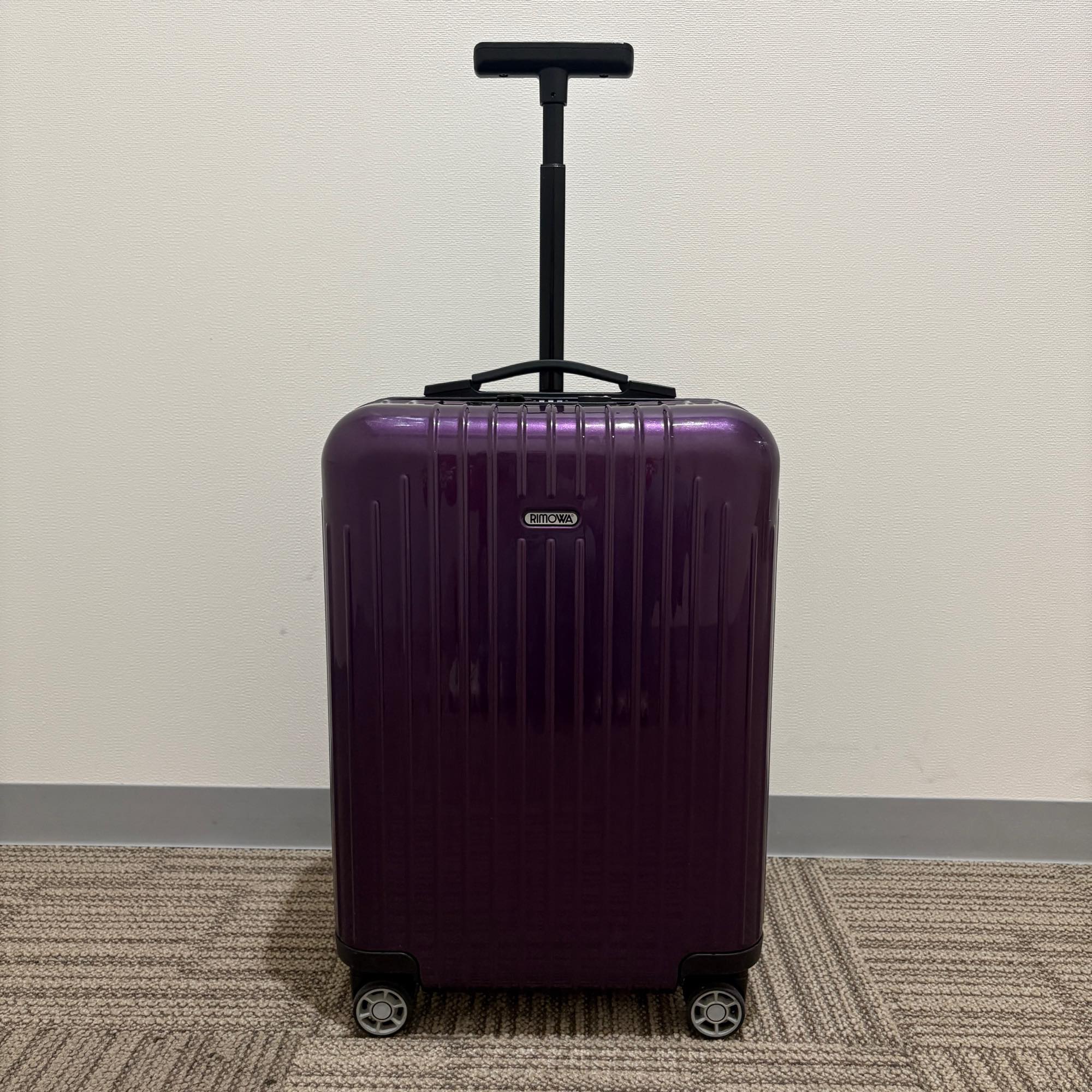 リモワ　サルサエアー(エッセンシャルライト)　822.52-5 　中古美品　33リットル　4輪