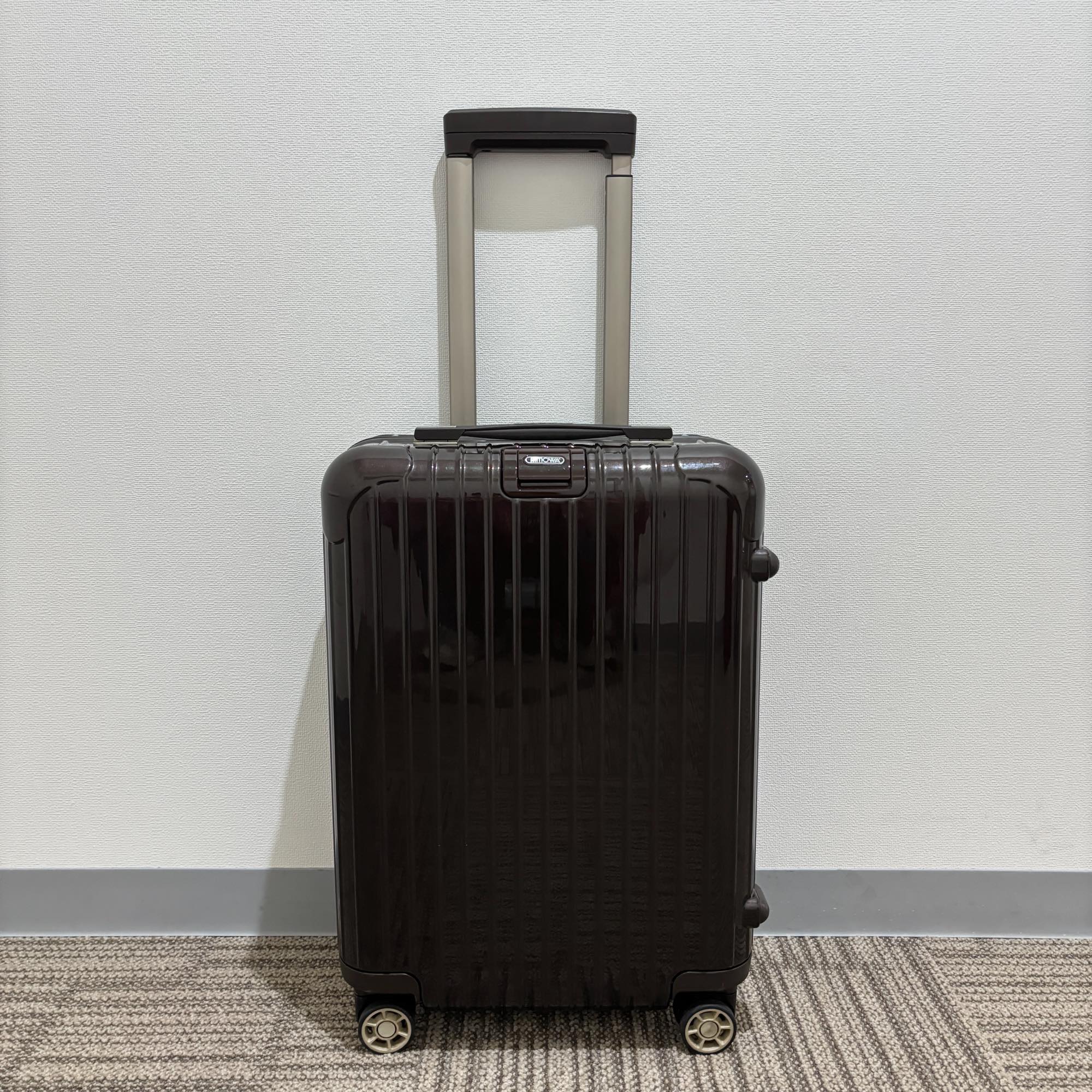 リモワ サルサ デラックス(エッセンシャル)　830.52-5　中古美品　35リットル　4輪