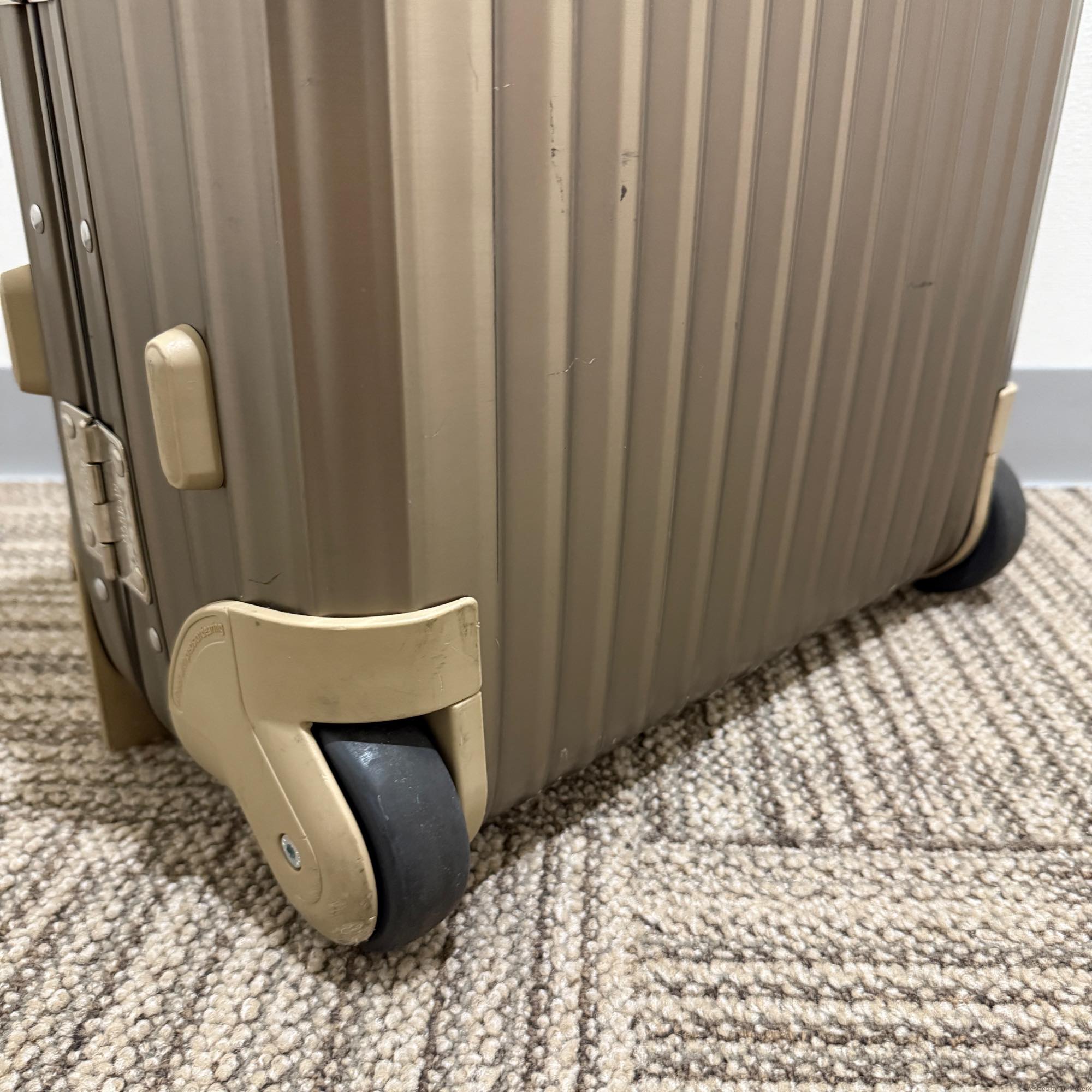 リモワ　トパーズチタニウム　920.52-5　中古美品　32リットル　2輪