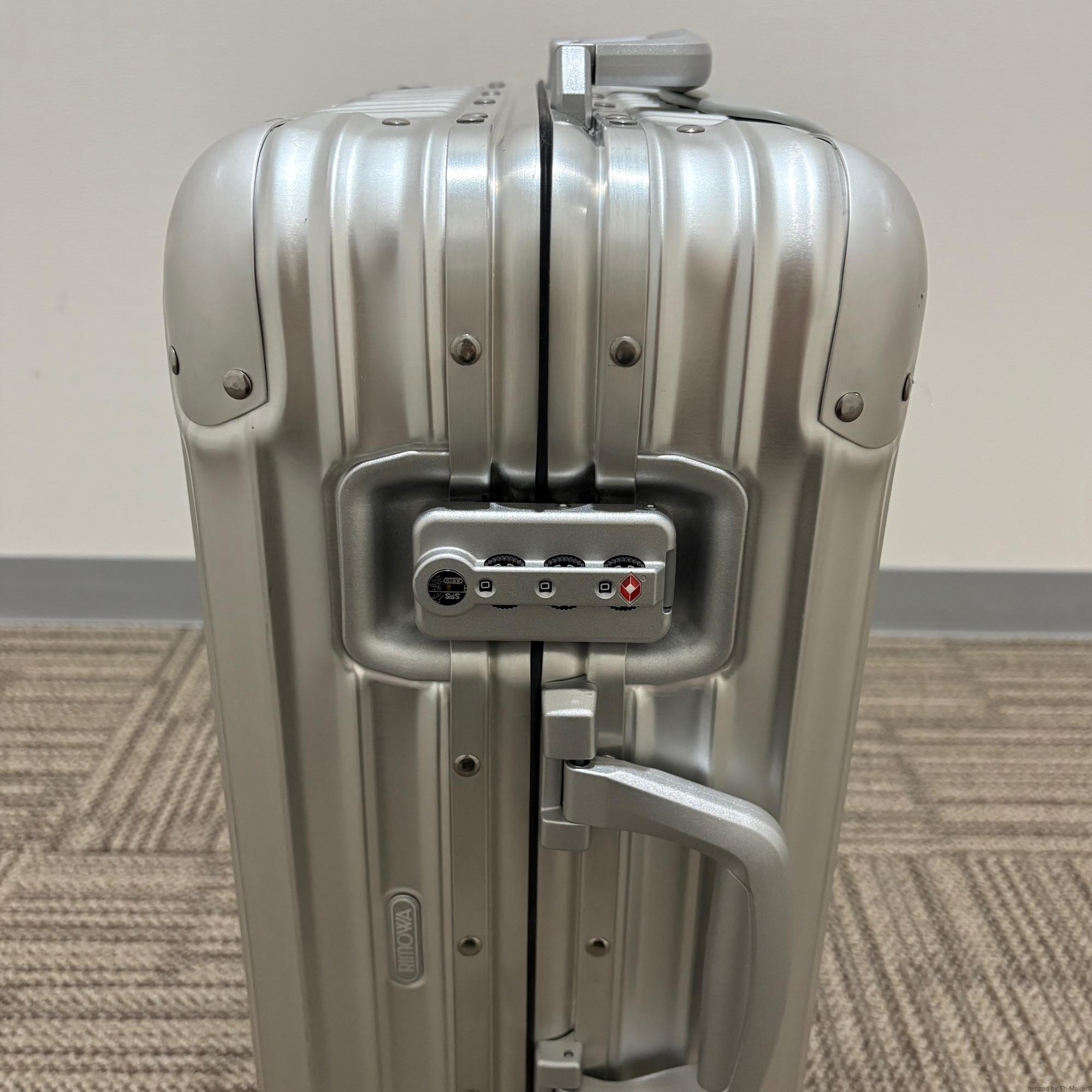 リモワ　ルフトハンザ　クラシックフライト　中古美品　84L　4輪
