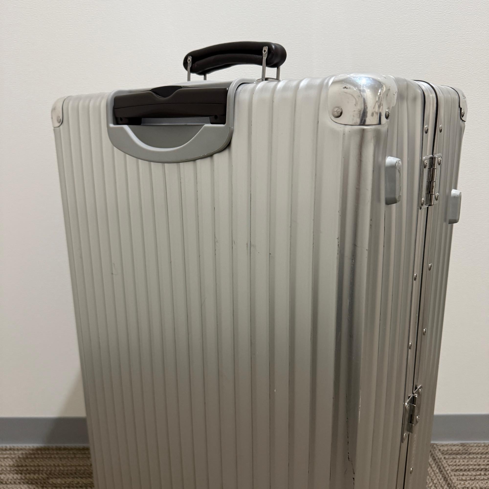 リモワ　ルフトハンザ　クラシックフライト　中古美品　84L　4輪