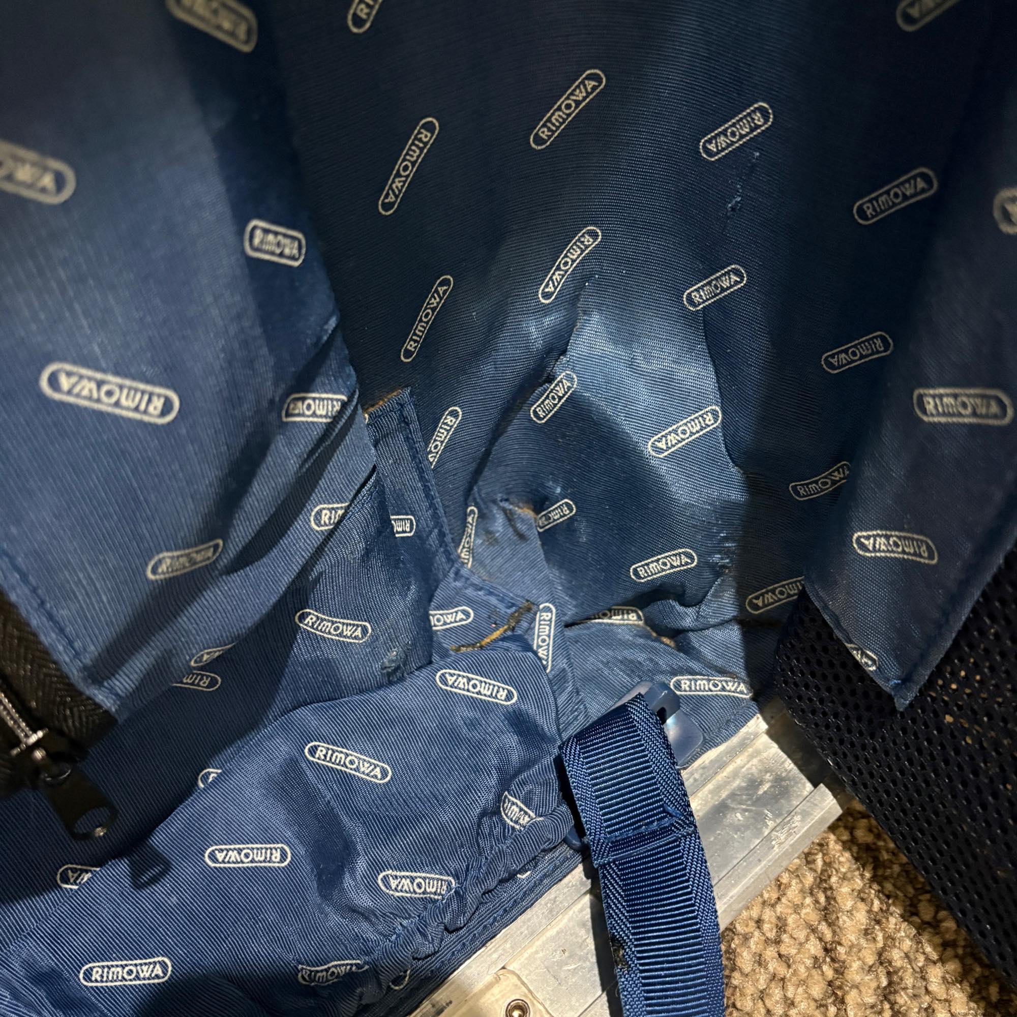 リモワ　シルバーインテグラル　925.52-5　35リットル　中古商品　2輪