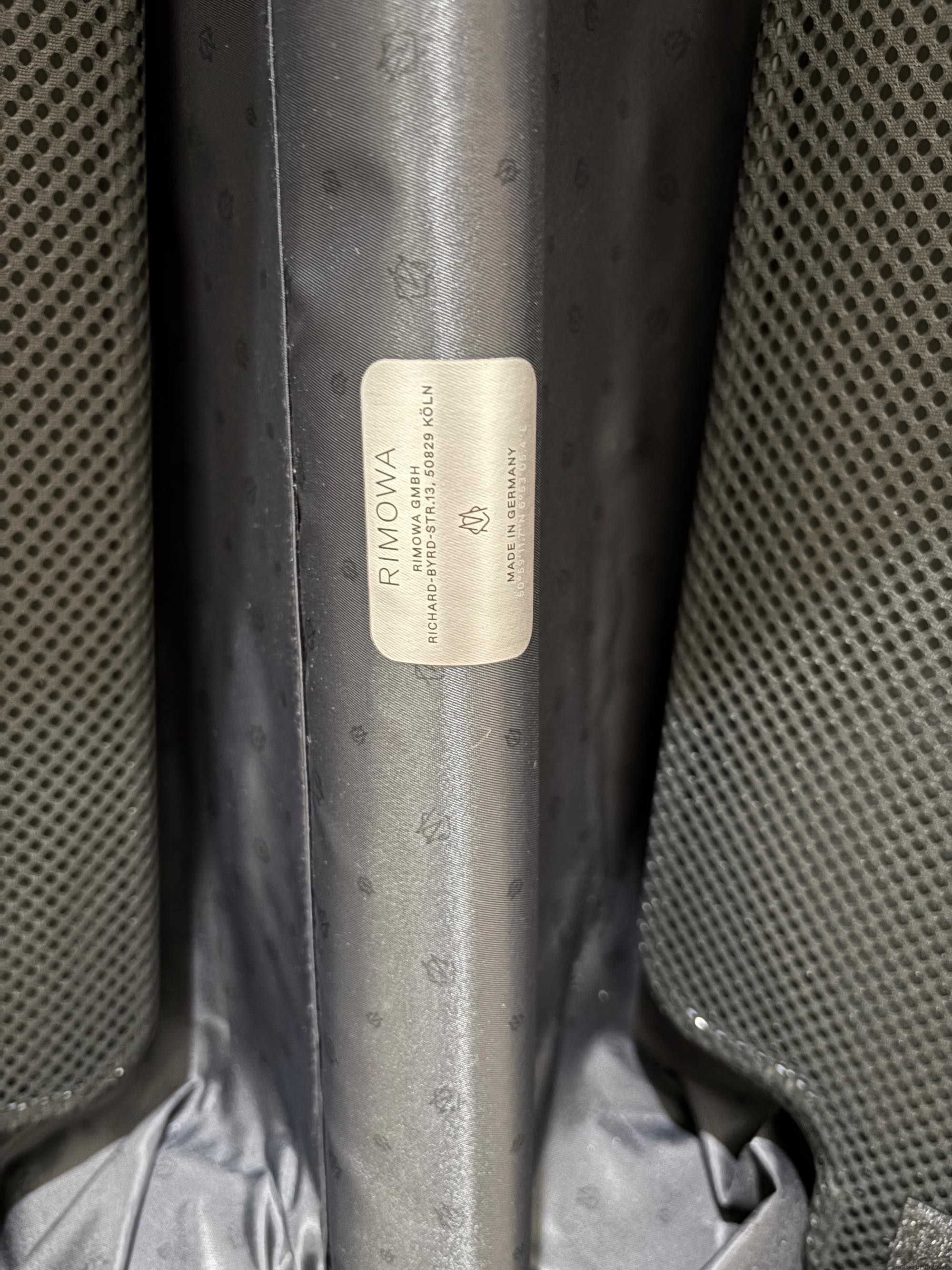 リモワ　オリジナル　925.53.00.4-5　キャビン　中古美品　35リットル　4輪