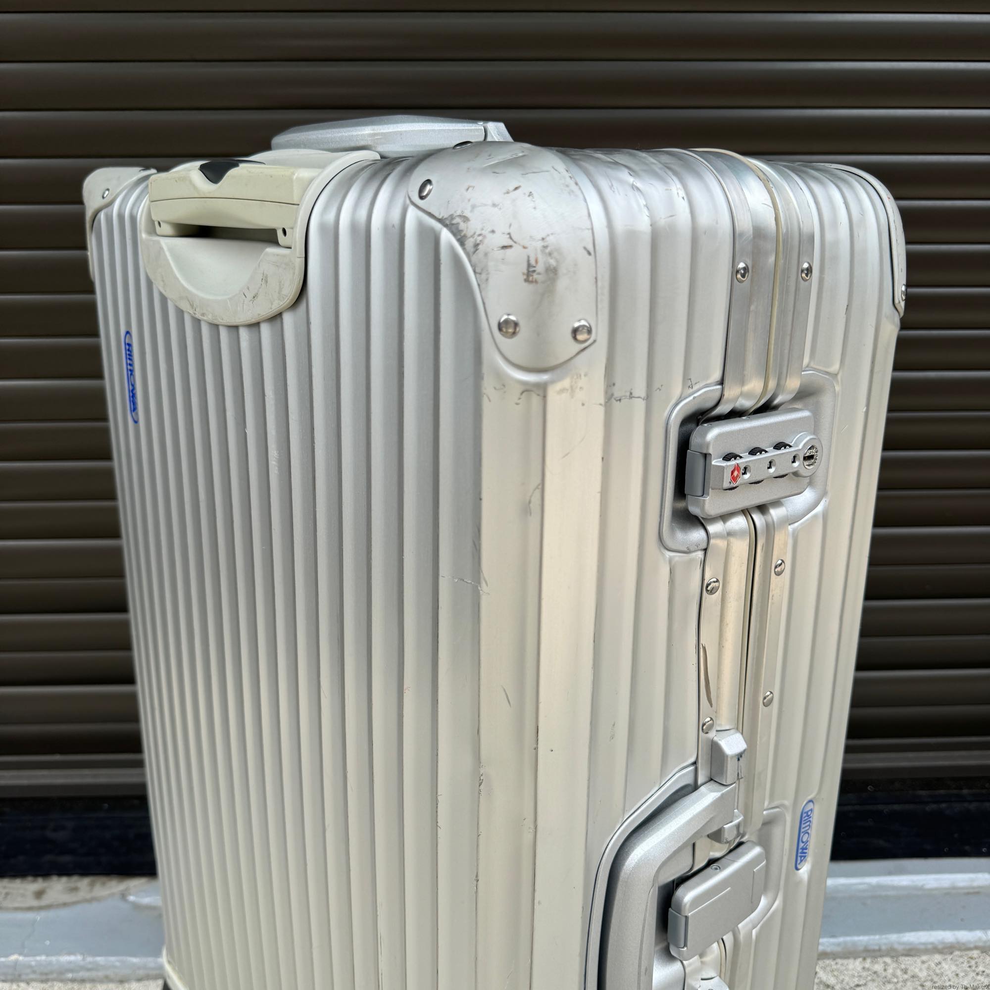 リモワ　トパーズ　中古商品　932.70-5　82リットル　4輪