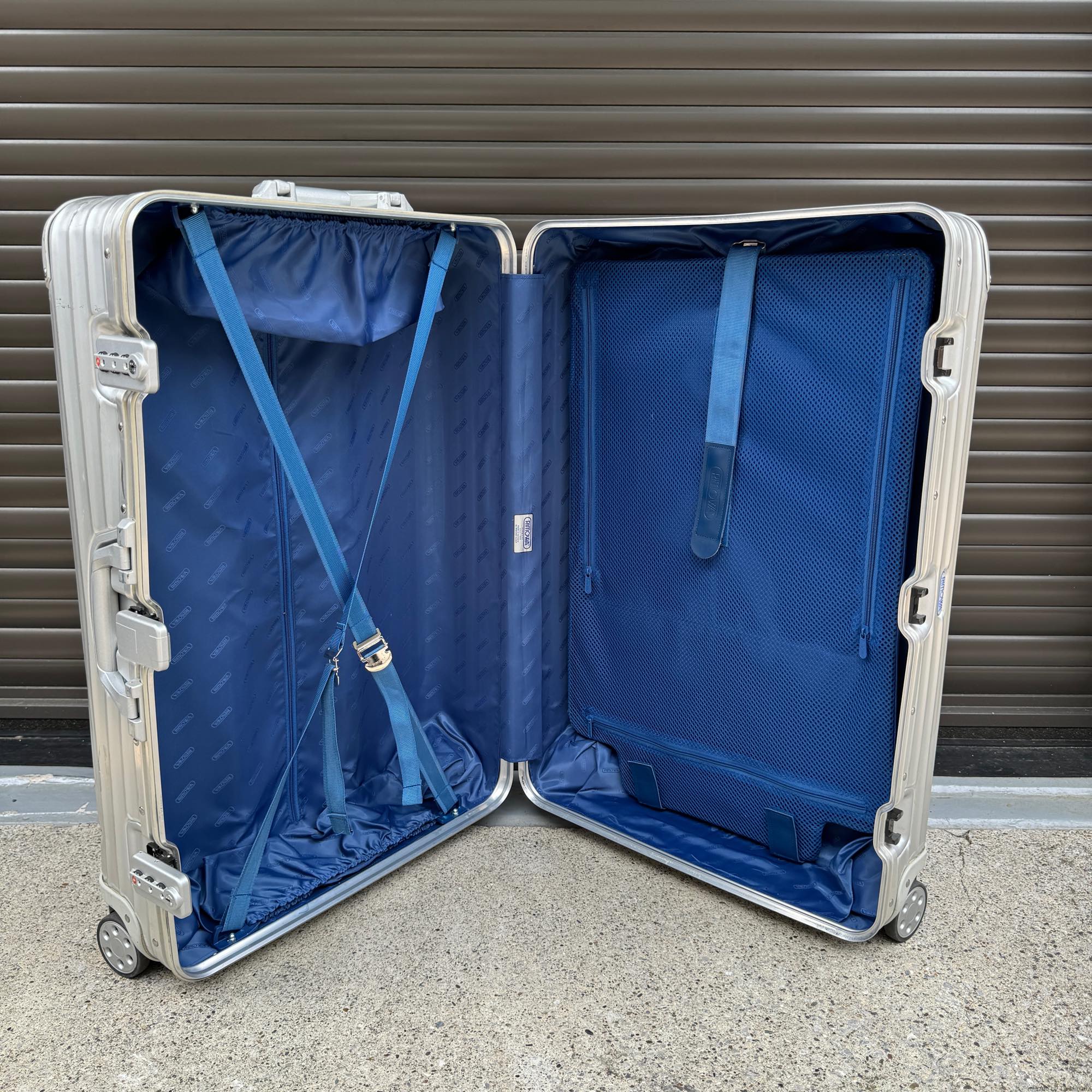 リモワ　トパーズ　中古商品　932.70-5　82リットル　4輪