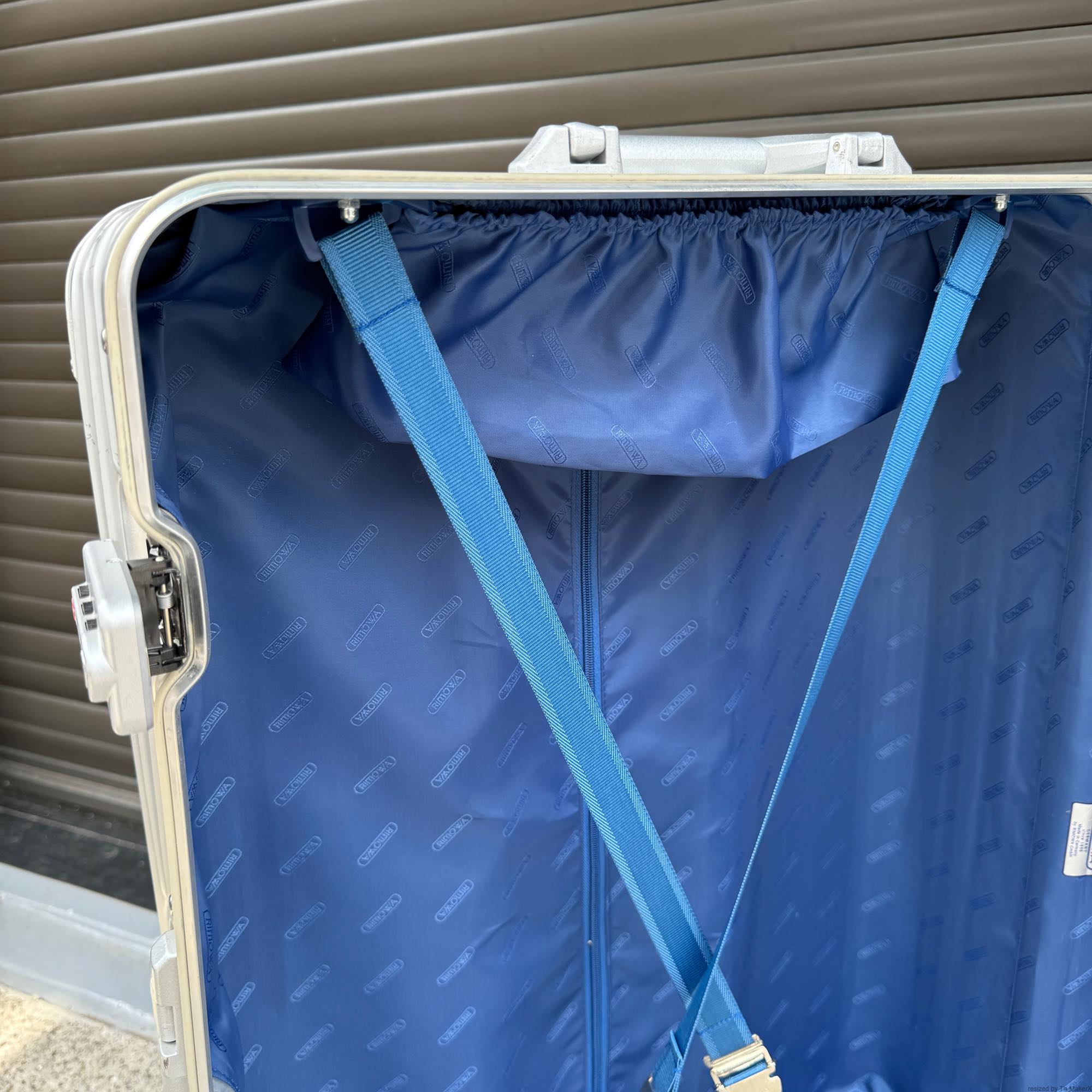リモワ　トパーズ　中古商品　932.70-5　82リットル　4輪